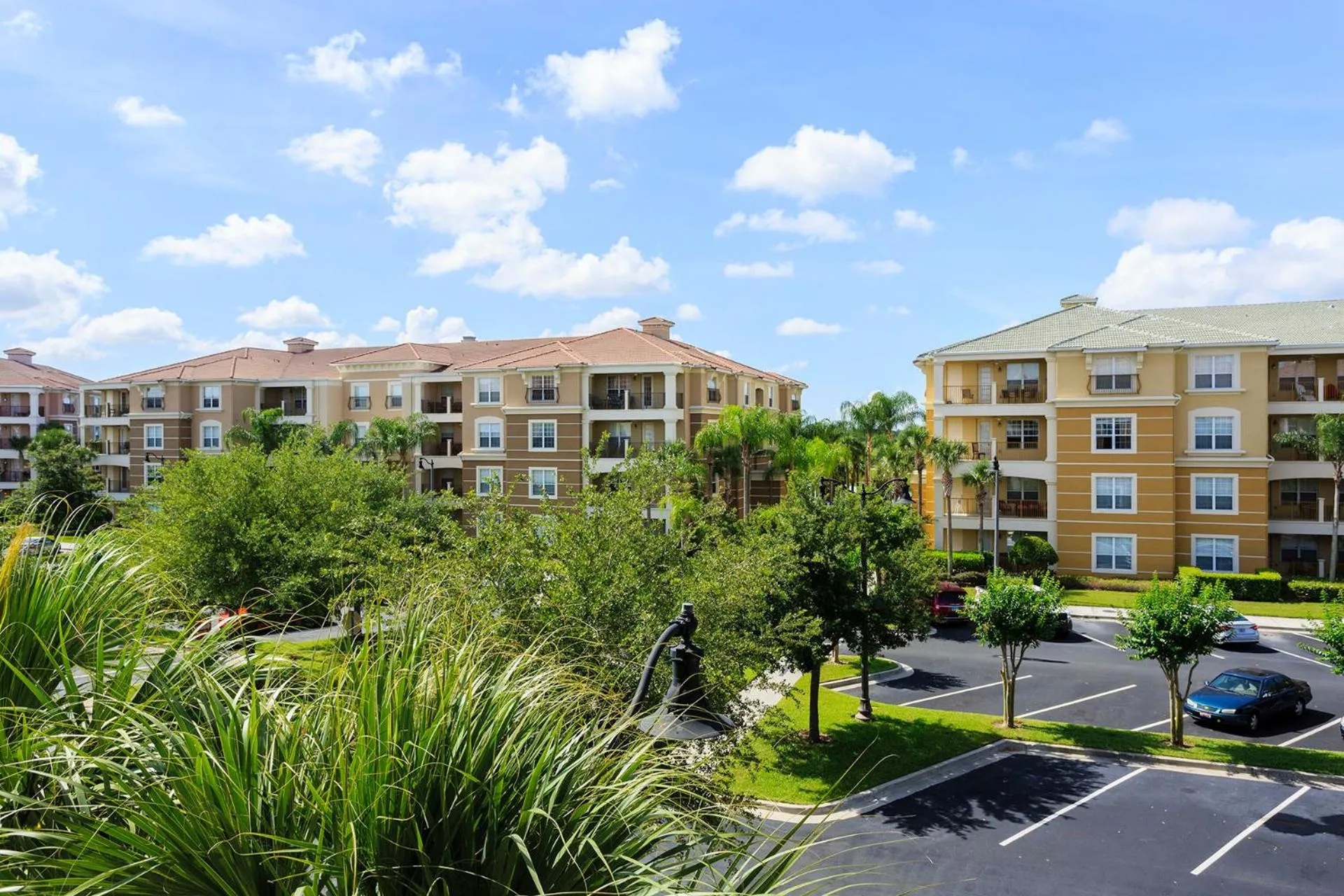 4Br 2Bath Condo Balcony 5min Conv Center 2020ft