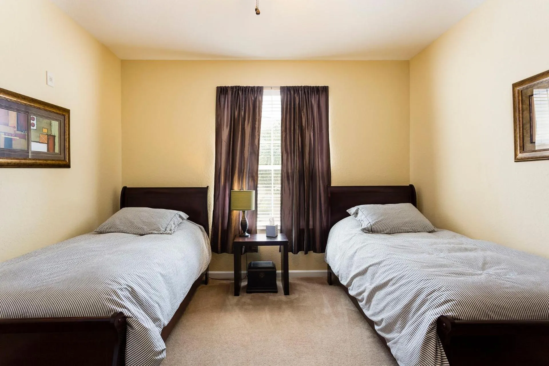 Bed in 4Br 2Bath Condo Balcony 5min Conv Center 2020ft