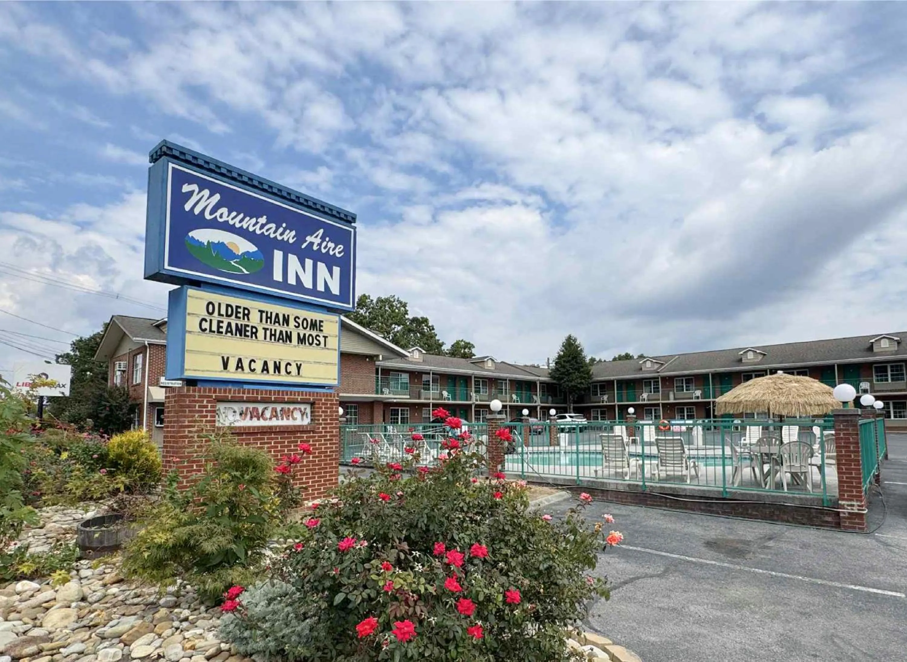 Facade/entrance in Mountain Aire Inn Sevierville - Pigeon Forge