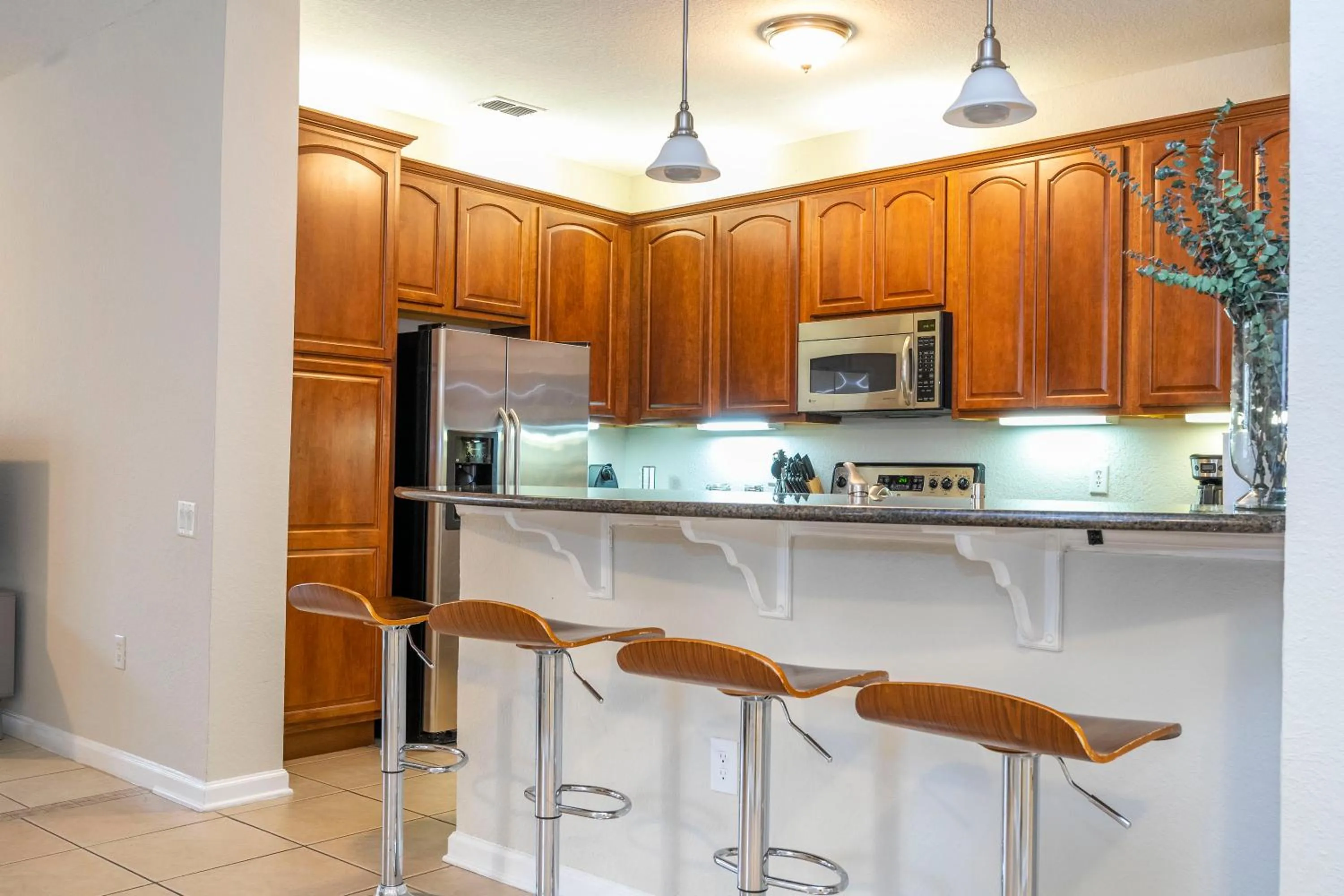 Renovated 4Br Condo 5min Conv Center