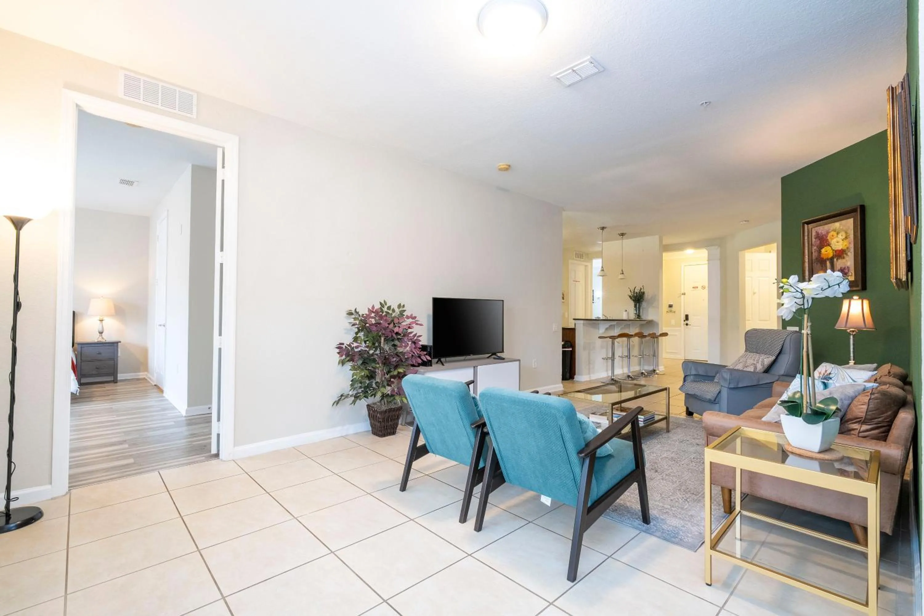 Renovated 4Br Condo 5min Conv Center