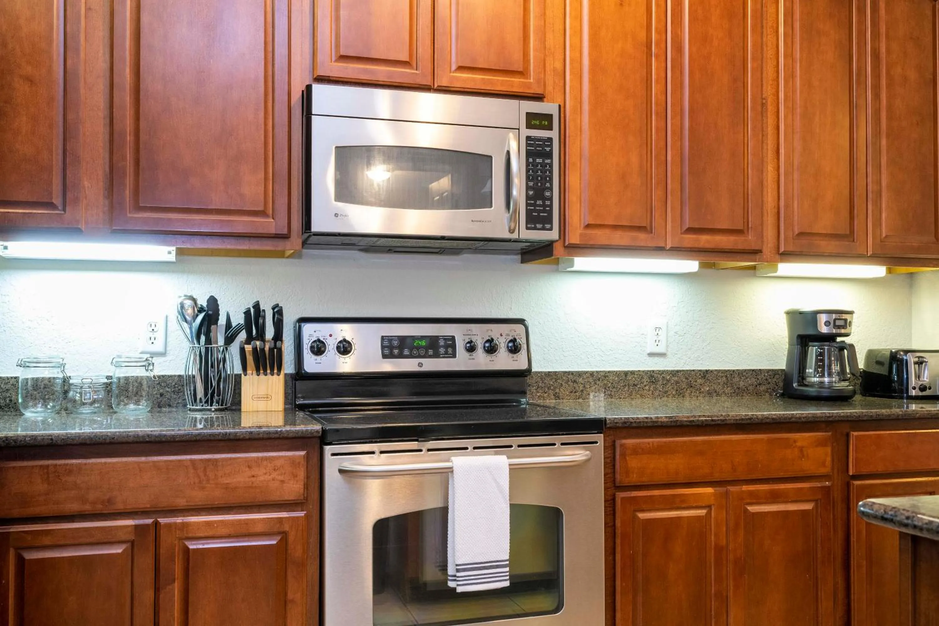 Renovated 4Br Condo 5min Conv Center