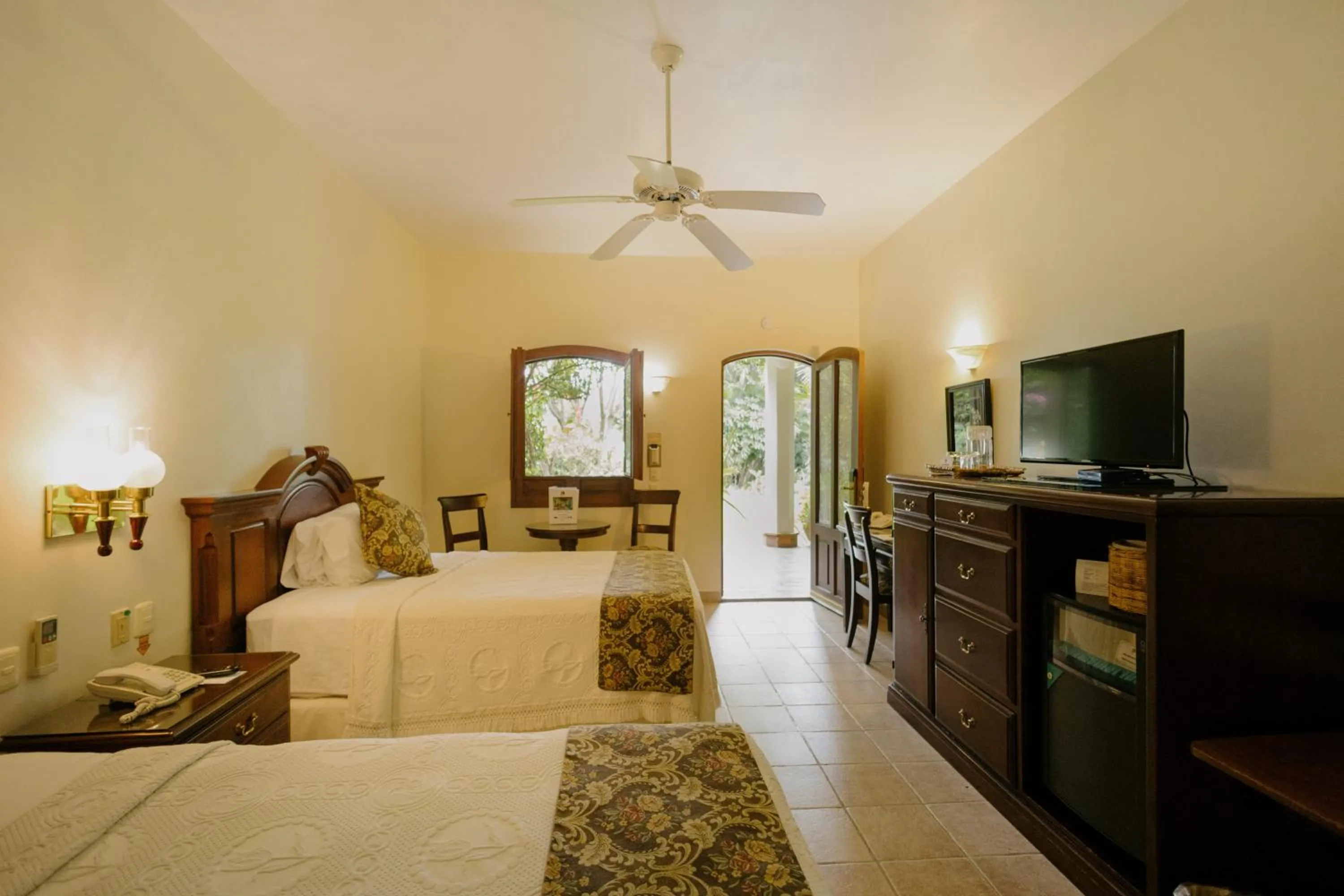 Superior Double Room with Garden View in Hotel Hacienda Los Laureles