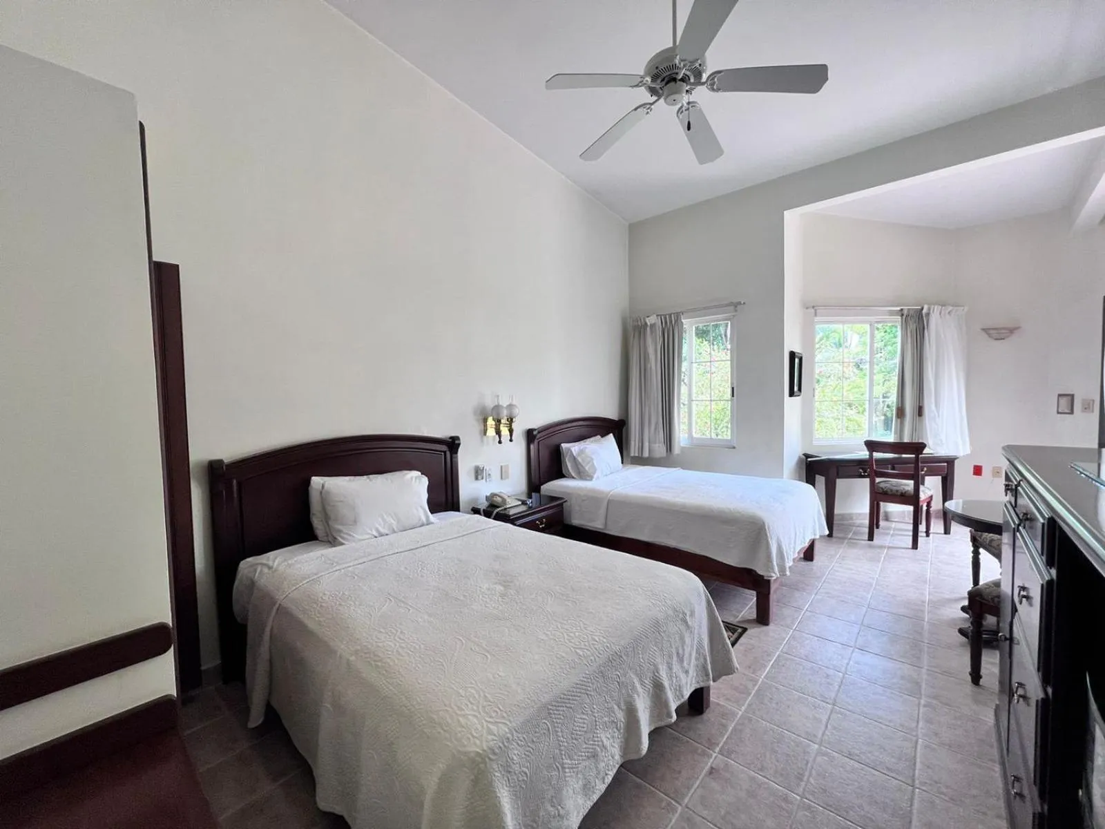 Double Room with Two Double Beds with Balcony in Hotel Hacienda Los Laureles