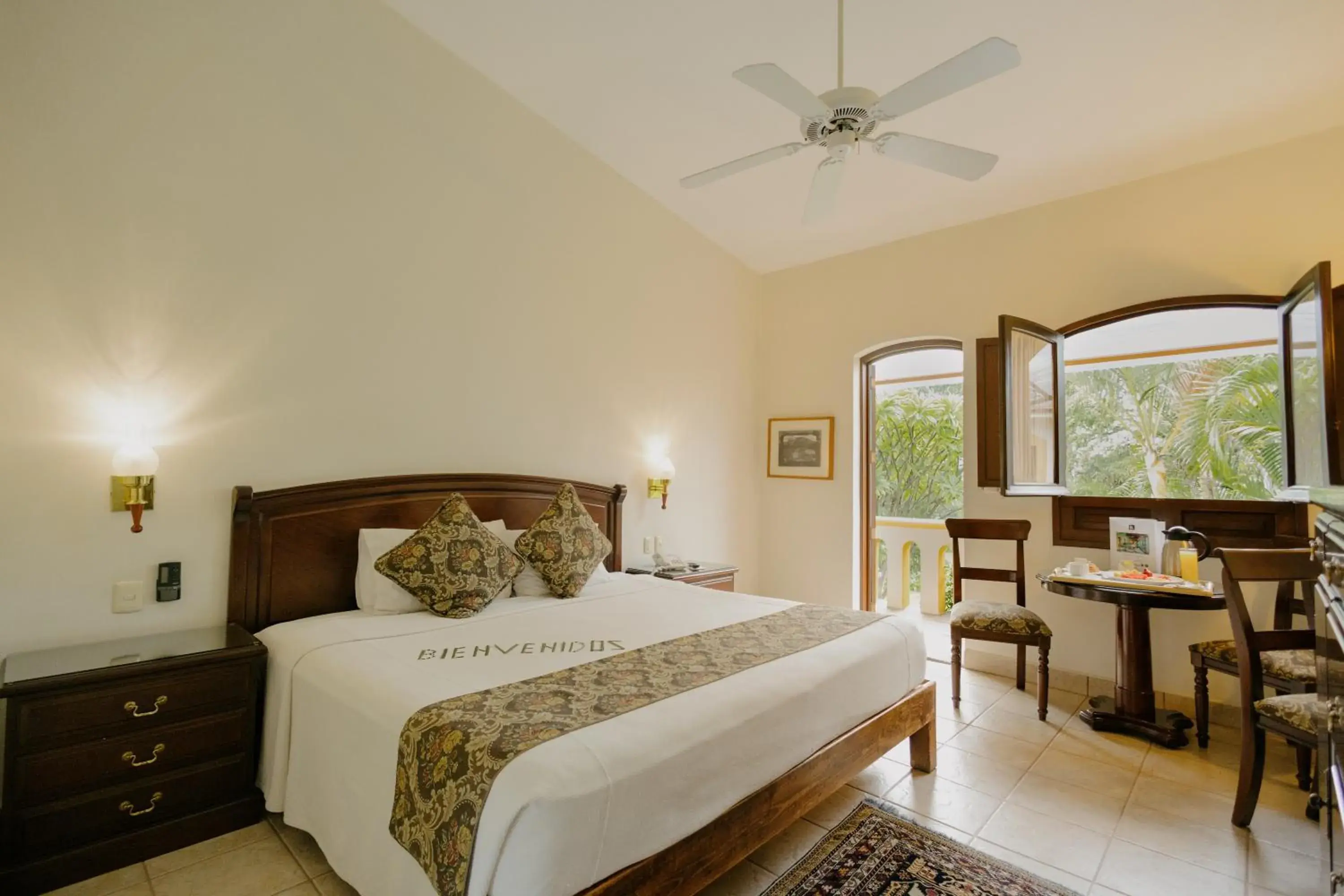 King Room with Balcony in Hotel Hacienda Los Laureles King Room with Balcony in Hotel Hacienda Los Laureles