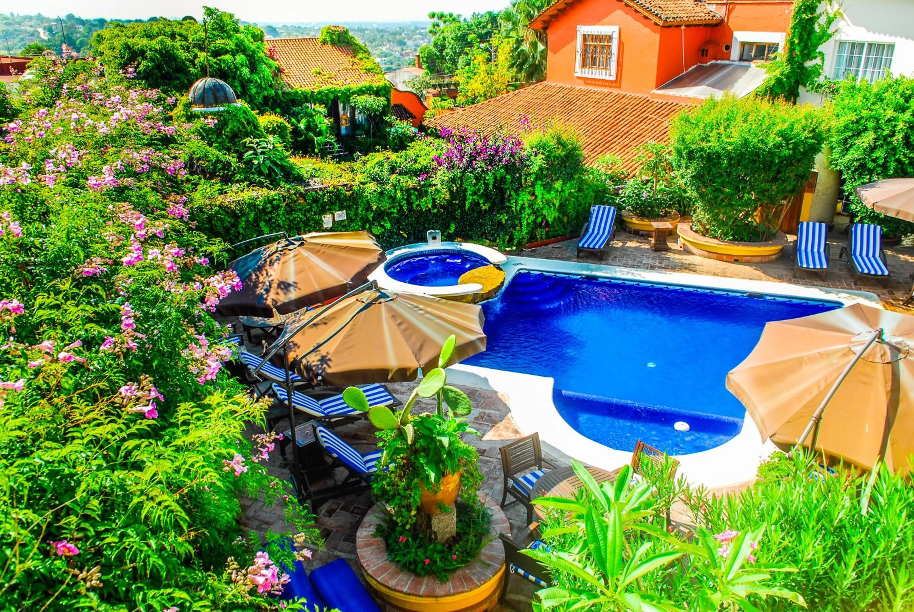 Swimming pool in Hotel Hacienda Los Laureles