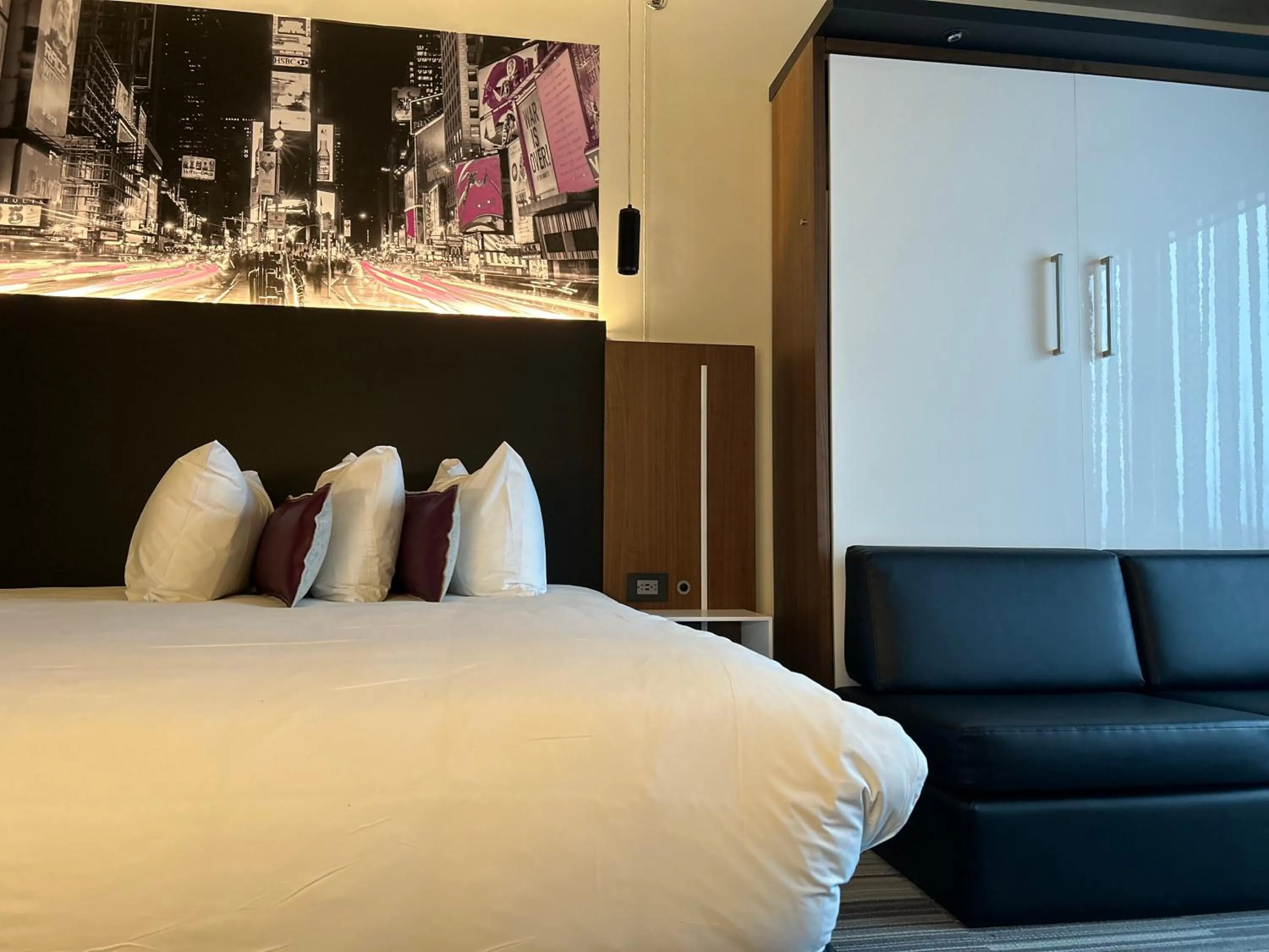 Bed in Grand Hotel TiMES Blainville-Mirabel