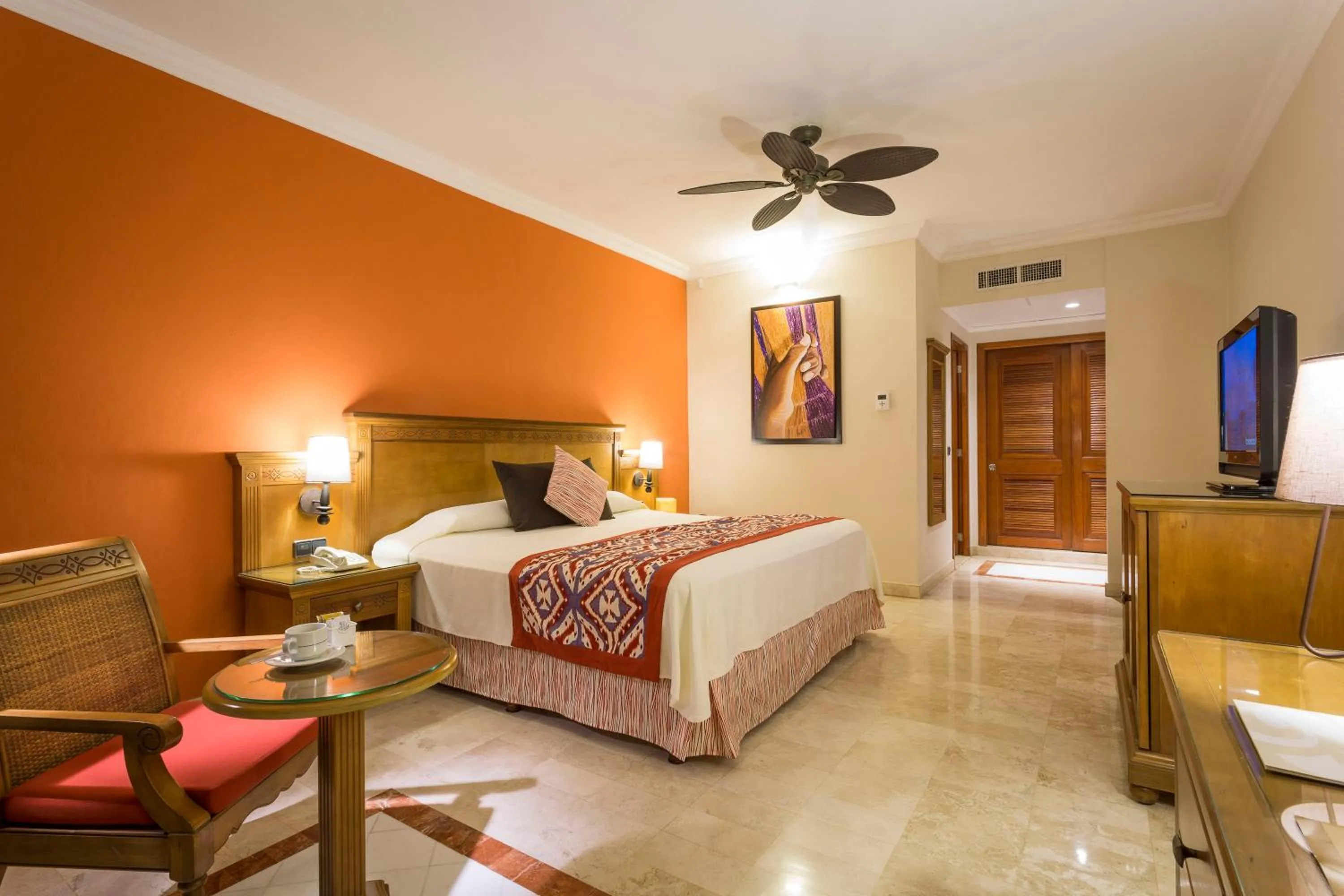 Bedroom, Bed in Grand Palladium Colonial Resort & Spa - All Inclusive