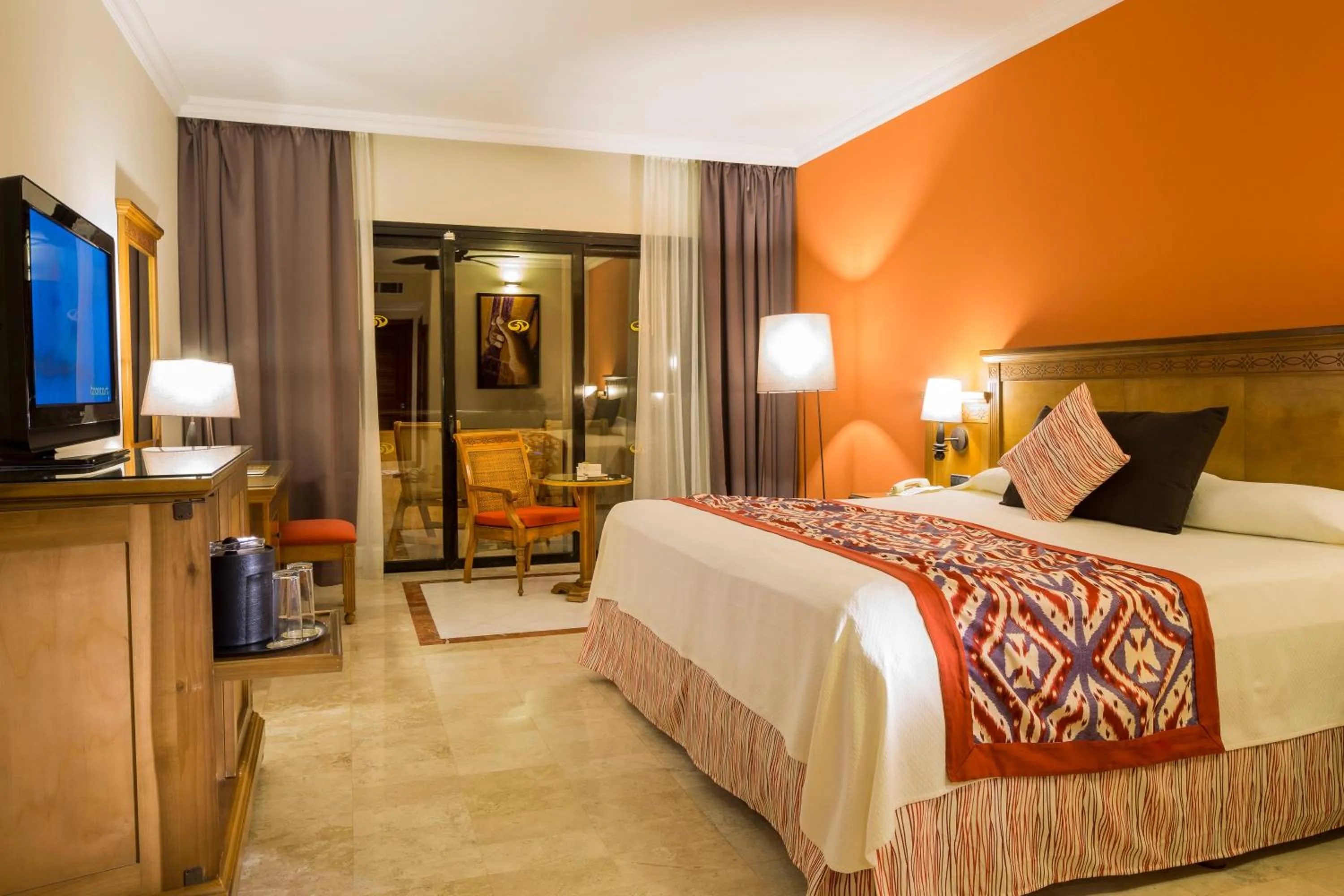 Bedroom, Bed in Grand Palladium Colonial Resort & Spa - All Inclusive