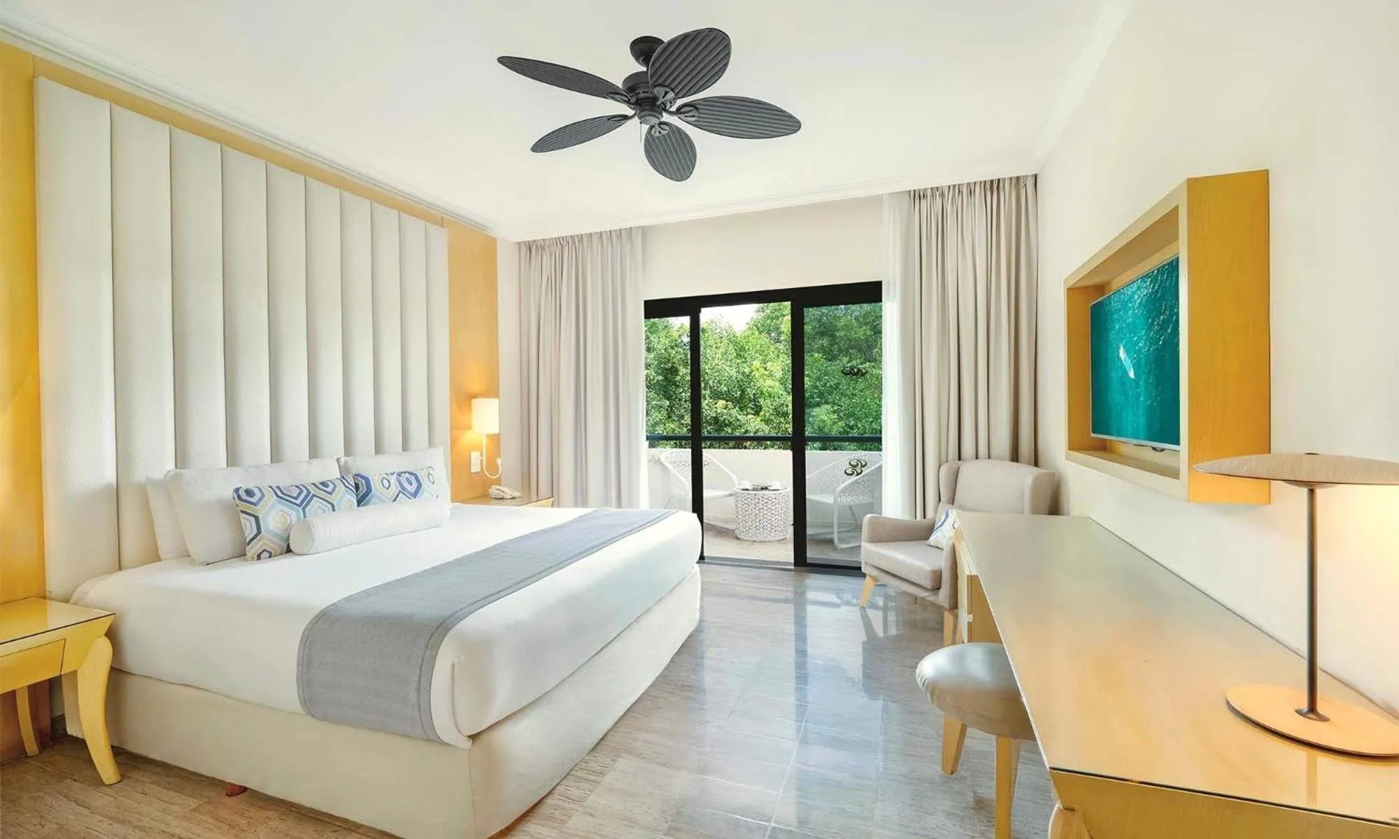Bedroom, Bed in Grand Palladium Select White Sand Resort & Spa - All Inclusive