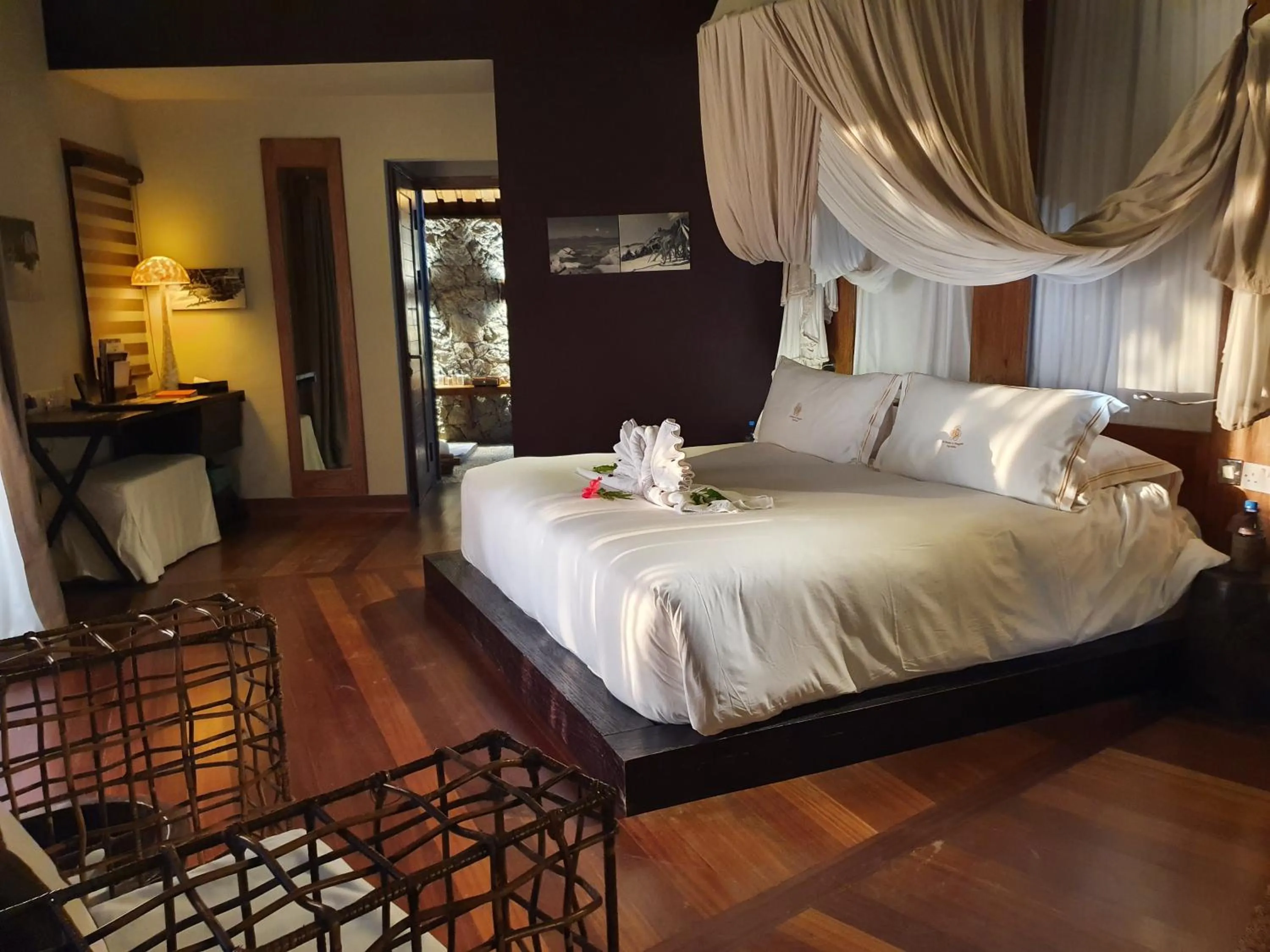 Bed in Le Domaine de L'Orangeraie Resort and Spa