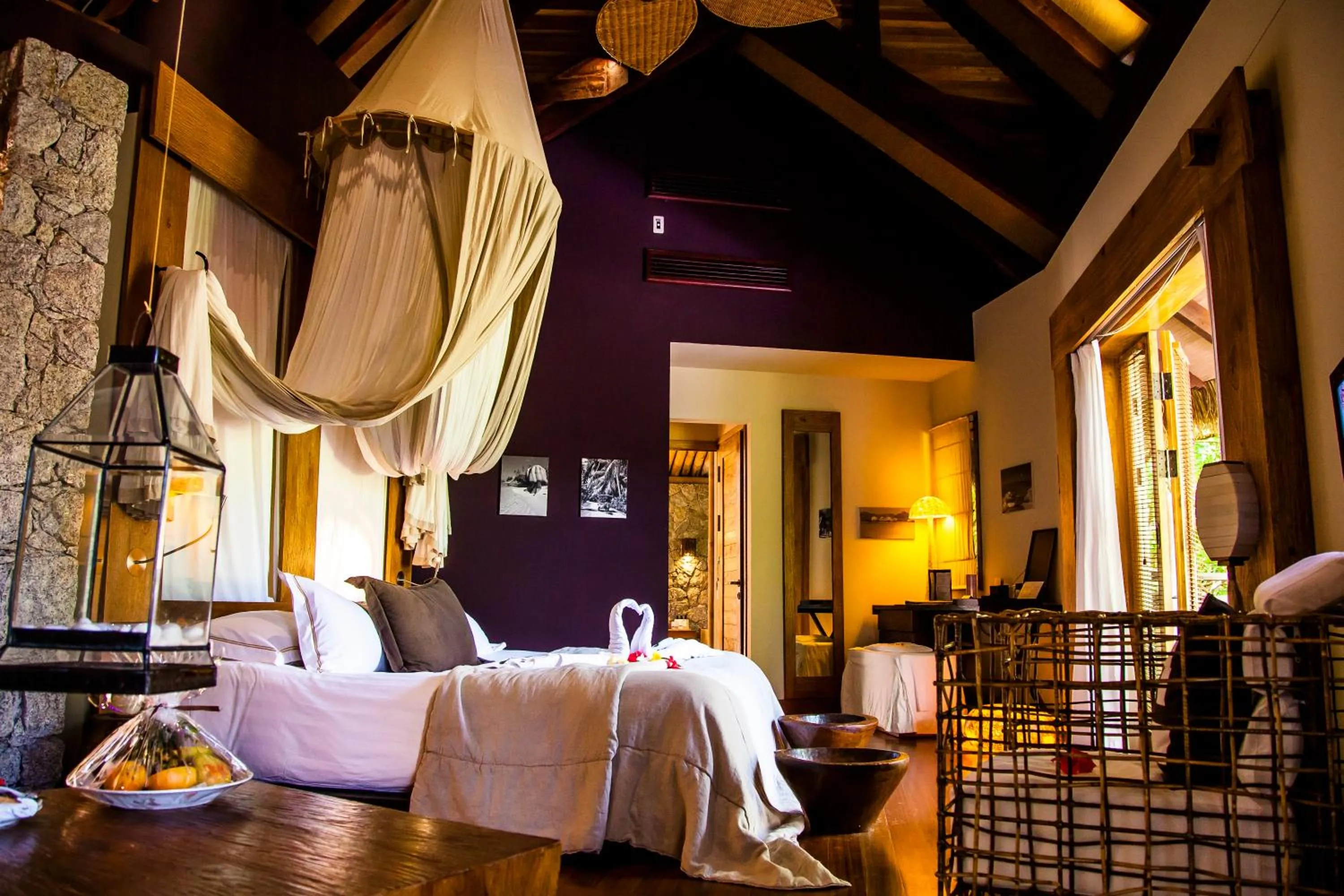 Bed in Le Domaine de L'Orangeraie Resort and Spa