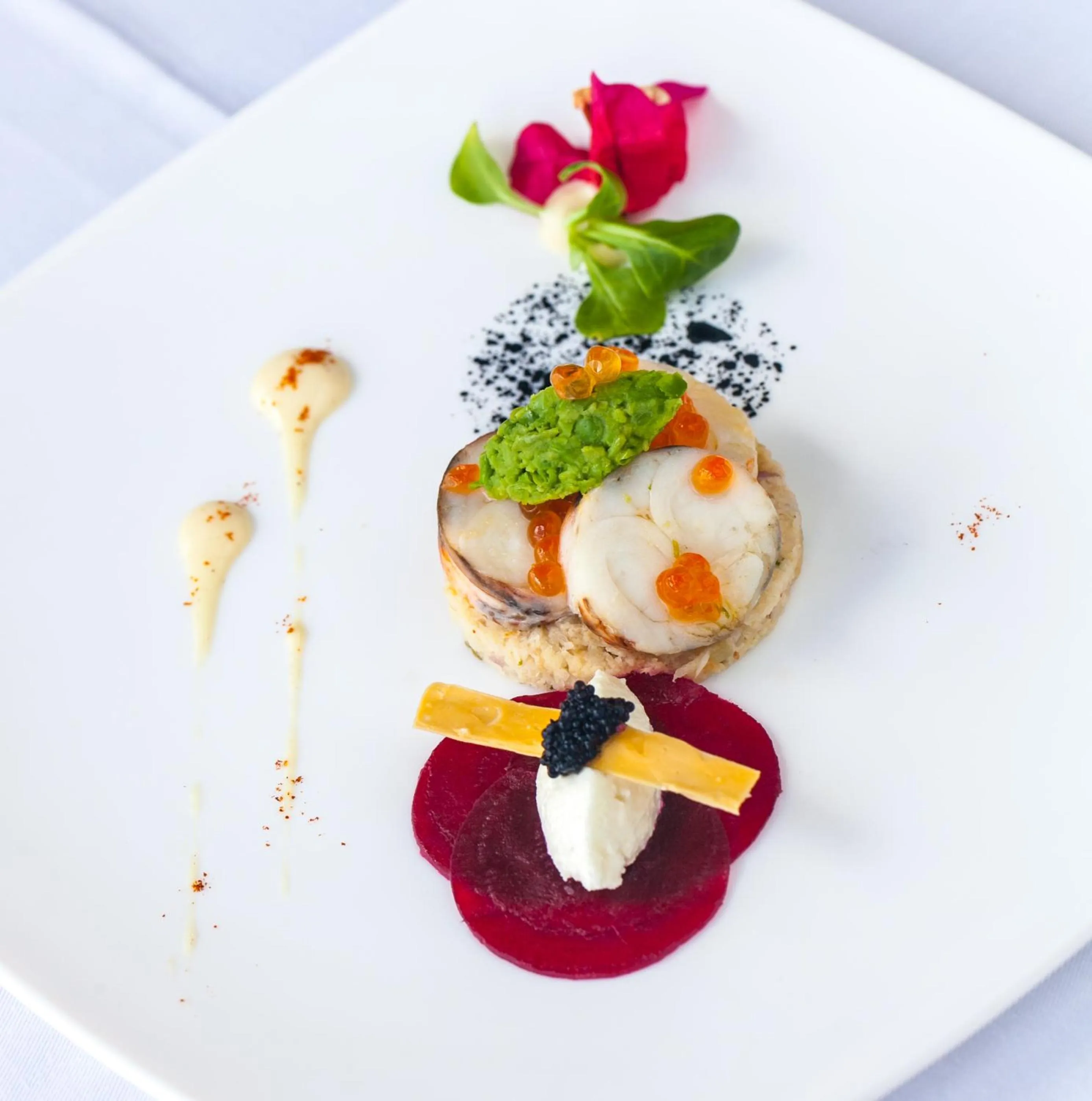 Food and drinks in Le Domaine de L'Orangeraie Resort and Spa