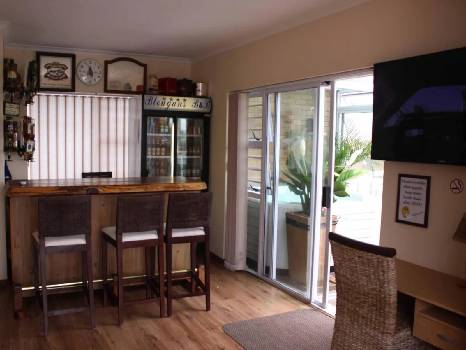 Communal lounge/ TV room in Blougans B&B