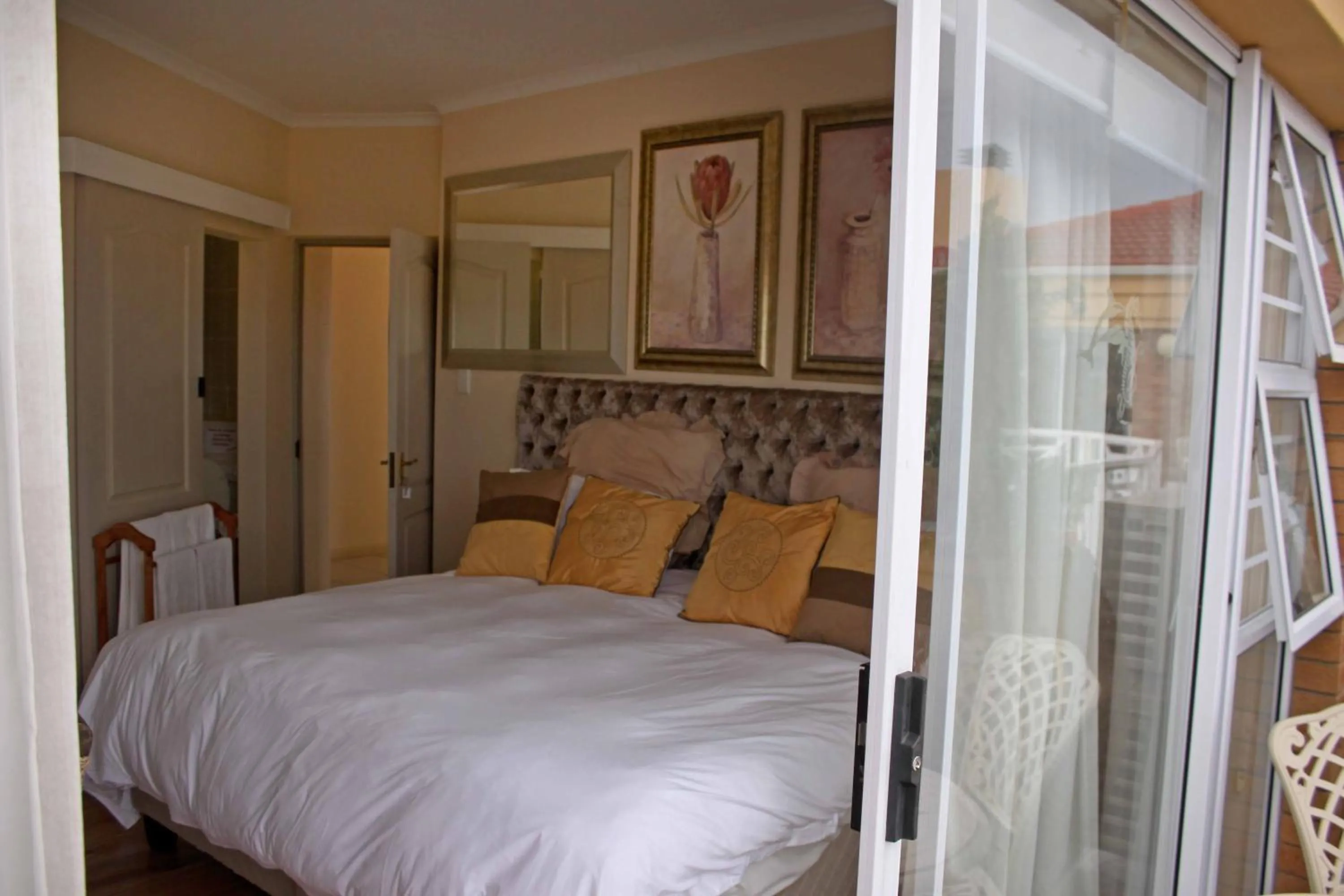 Bedroom, Bed in Blougans B&B