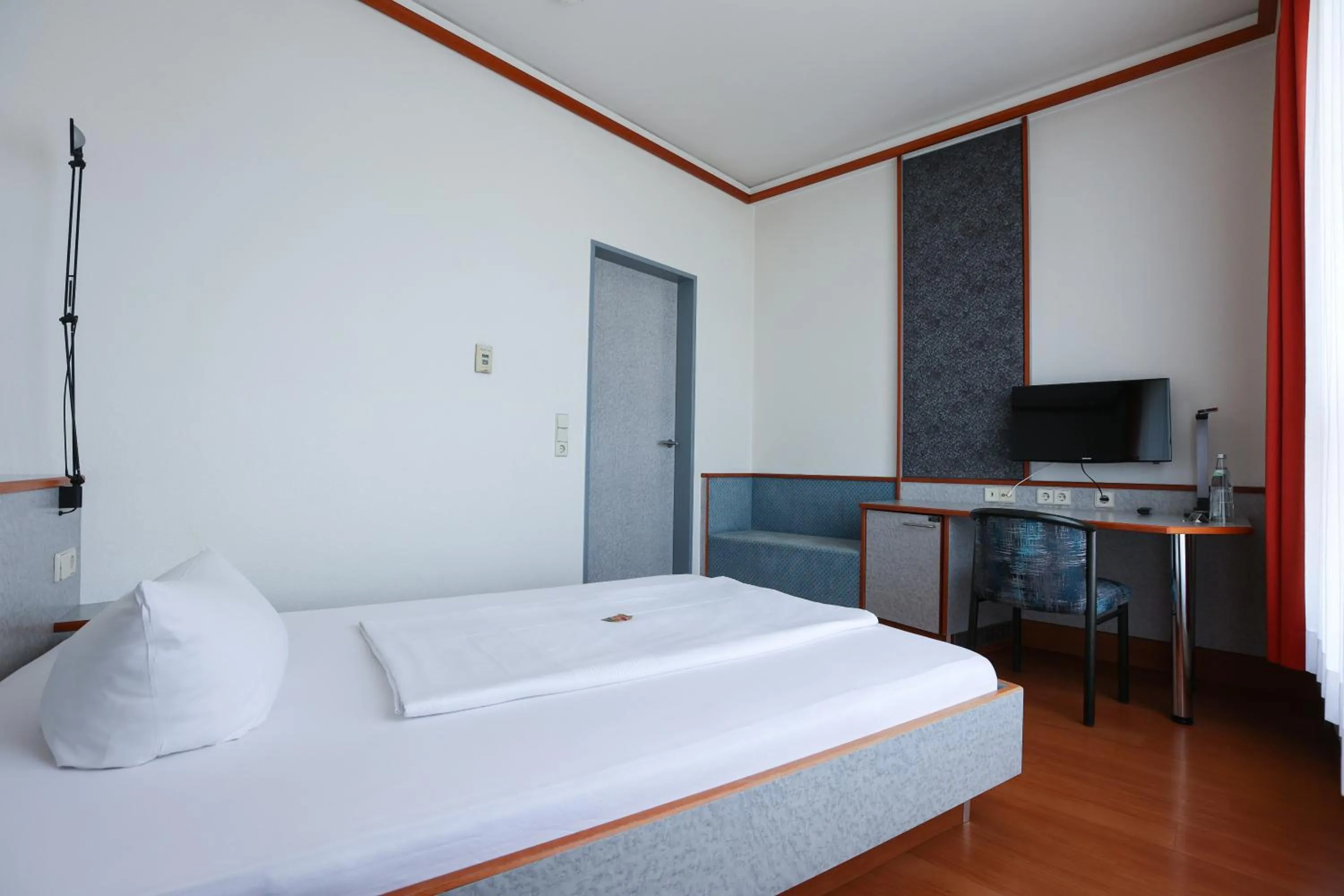 Bedroom, Bed in Hotel Blaubeurer Tor