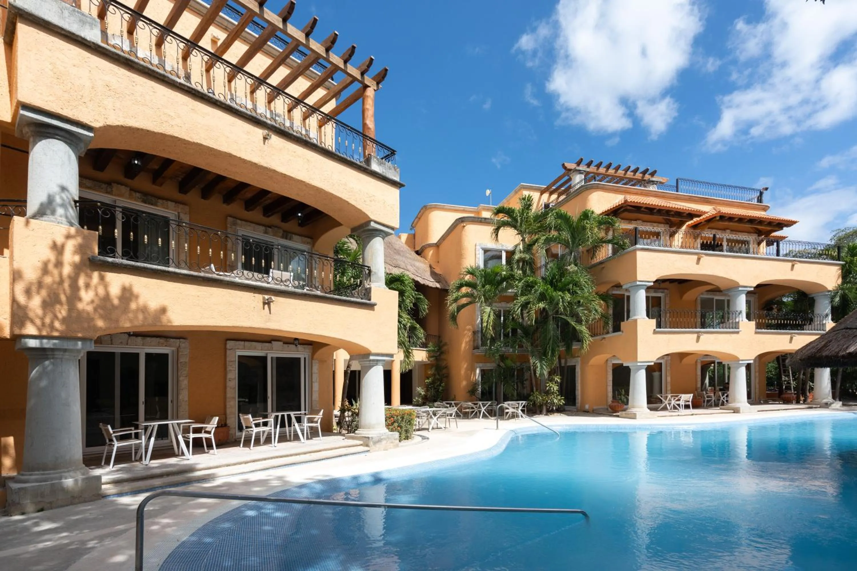 Swimming pool in Eurostars Hacienda Vista Real