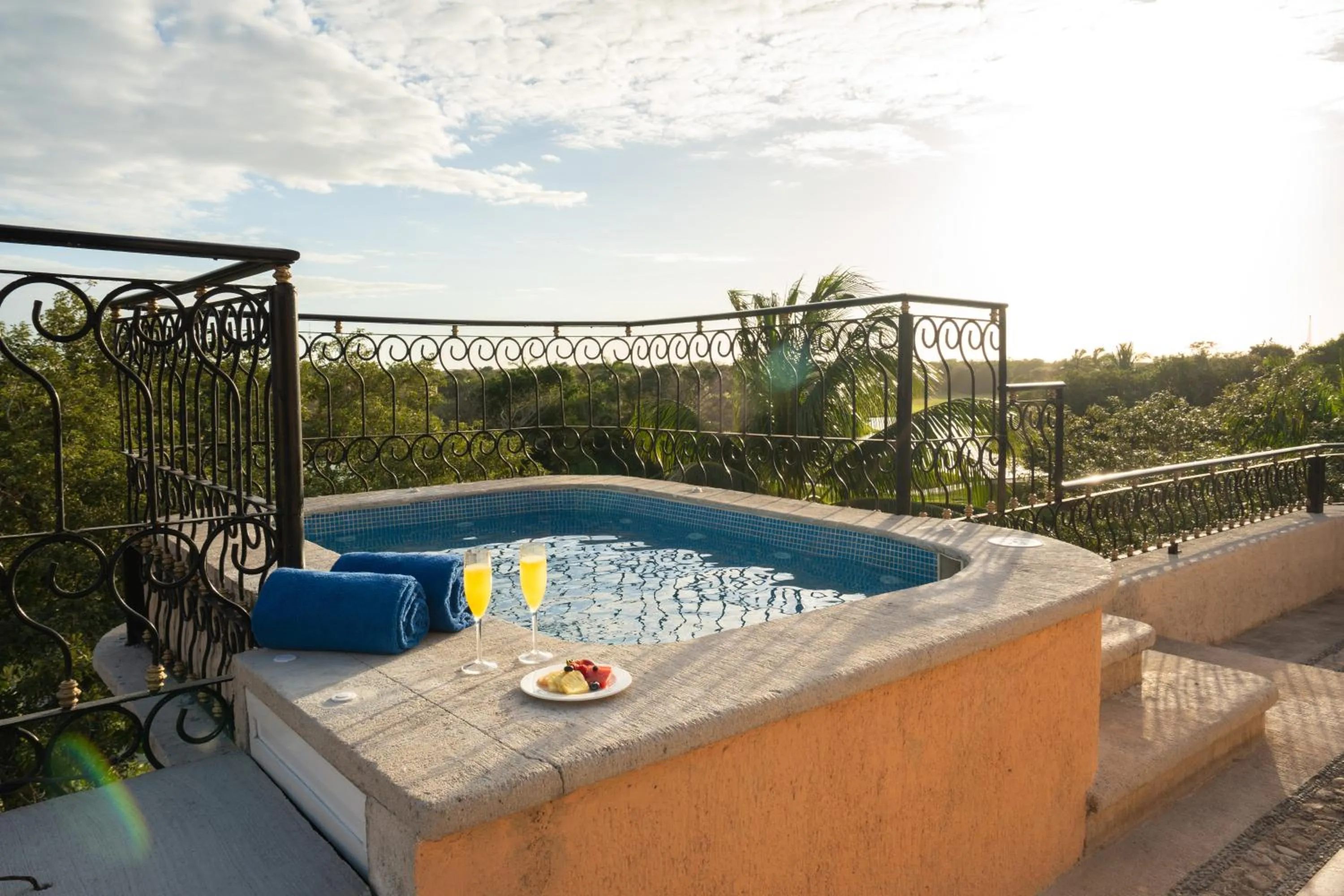 Hot Tub in Eurostars Hacienda Vista Real