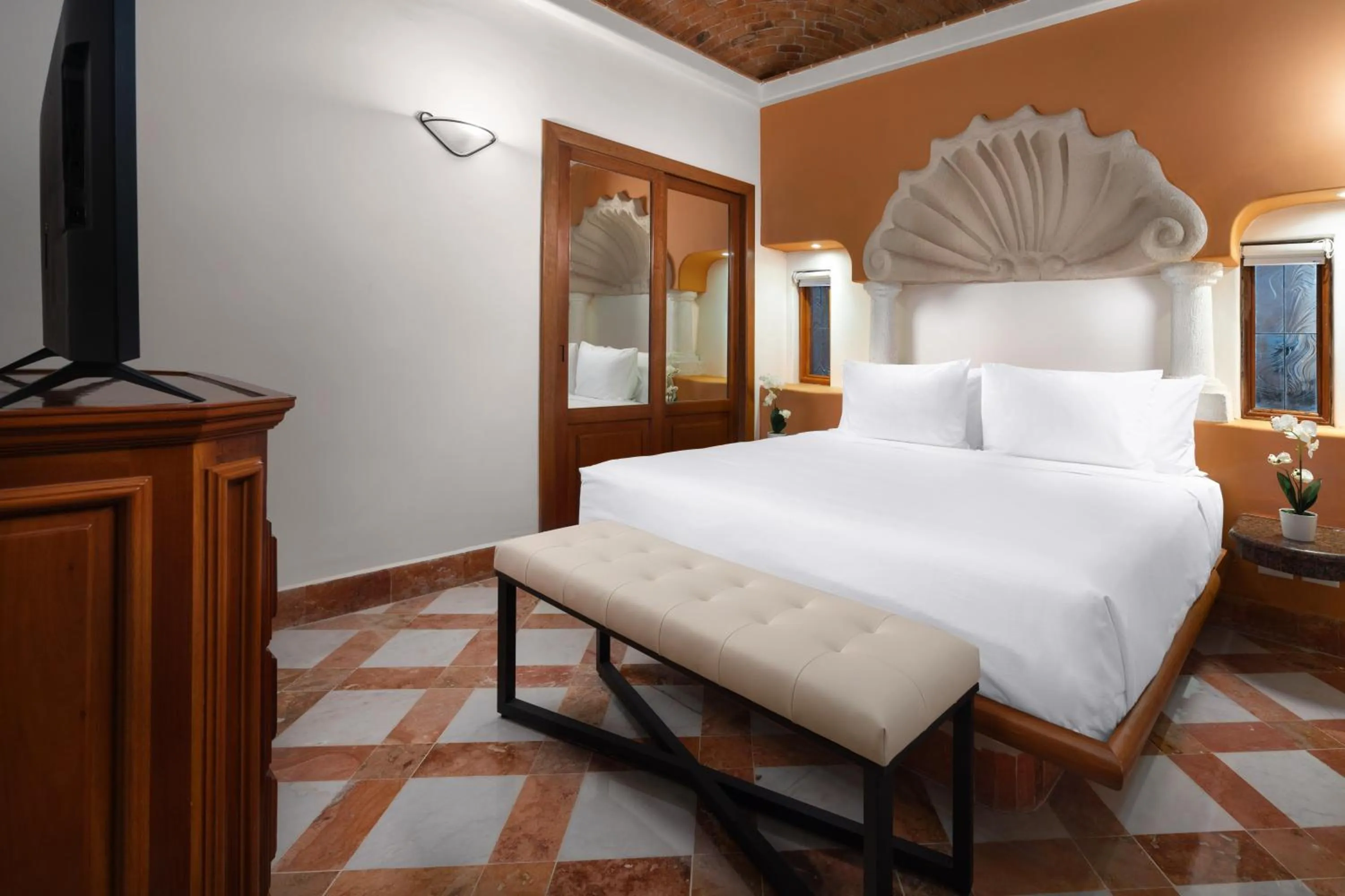 Photo of the whole room, Bed in Eurostars Hacienda Vista Real