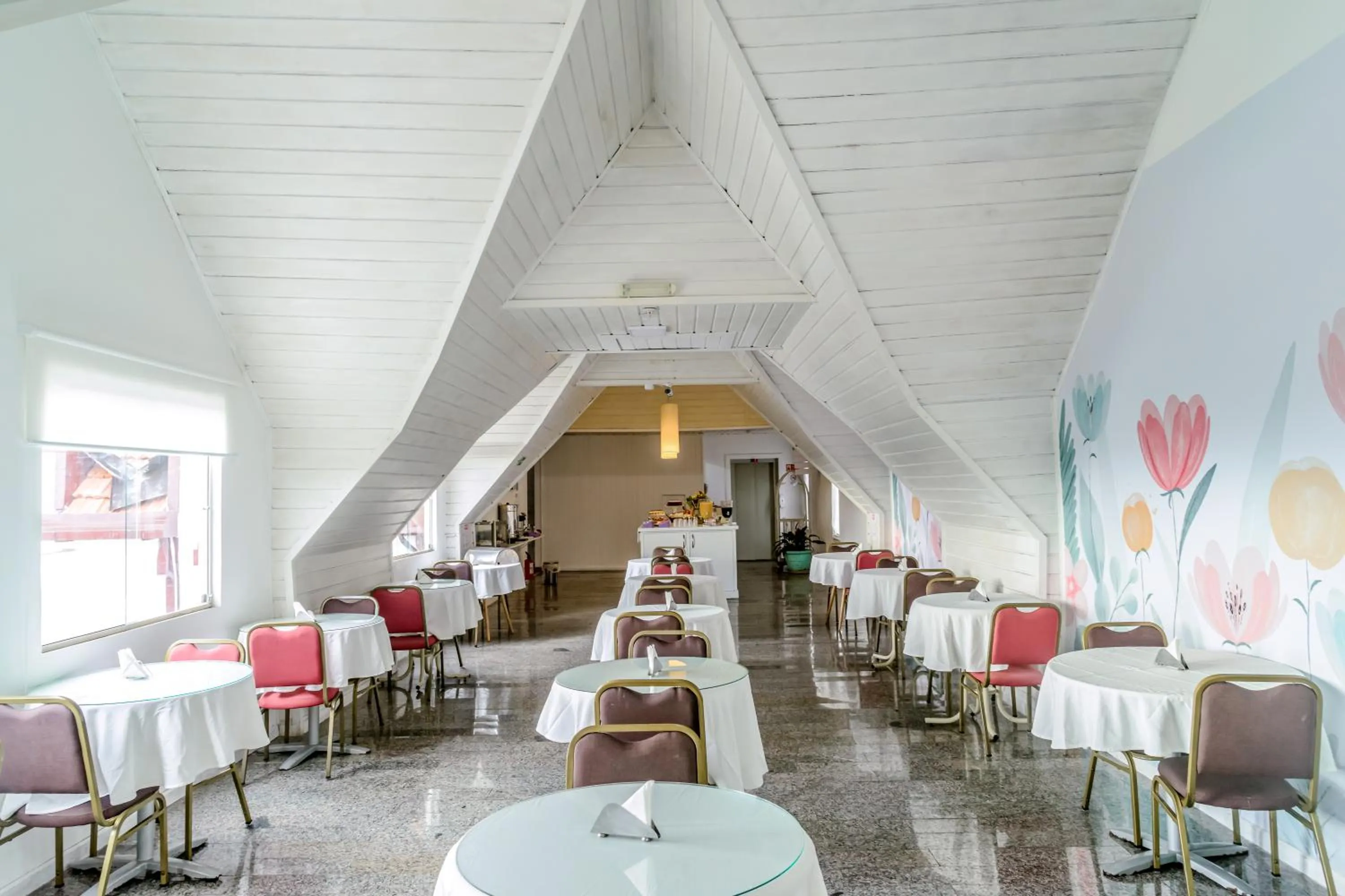 Restaurant/places to eat in Pousada Parque das Flores