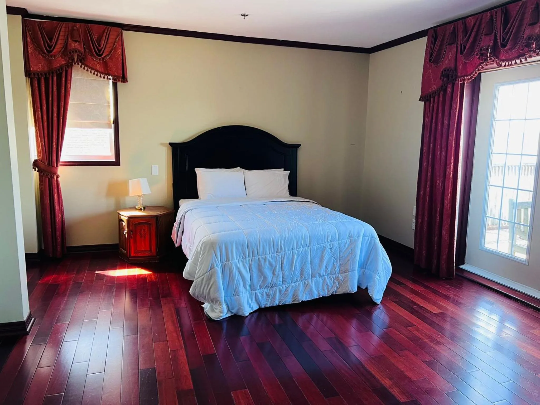 Harbourview Inn and Suites