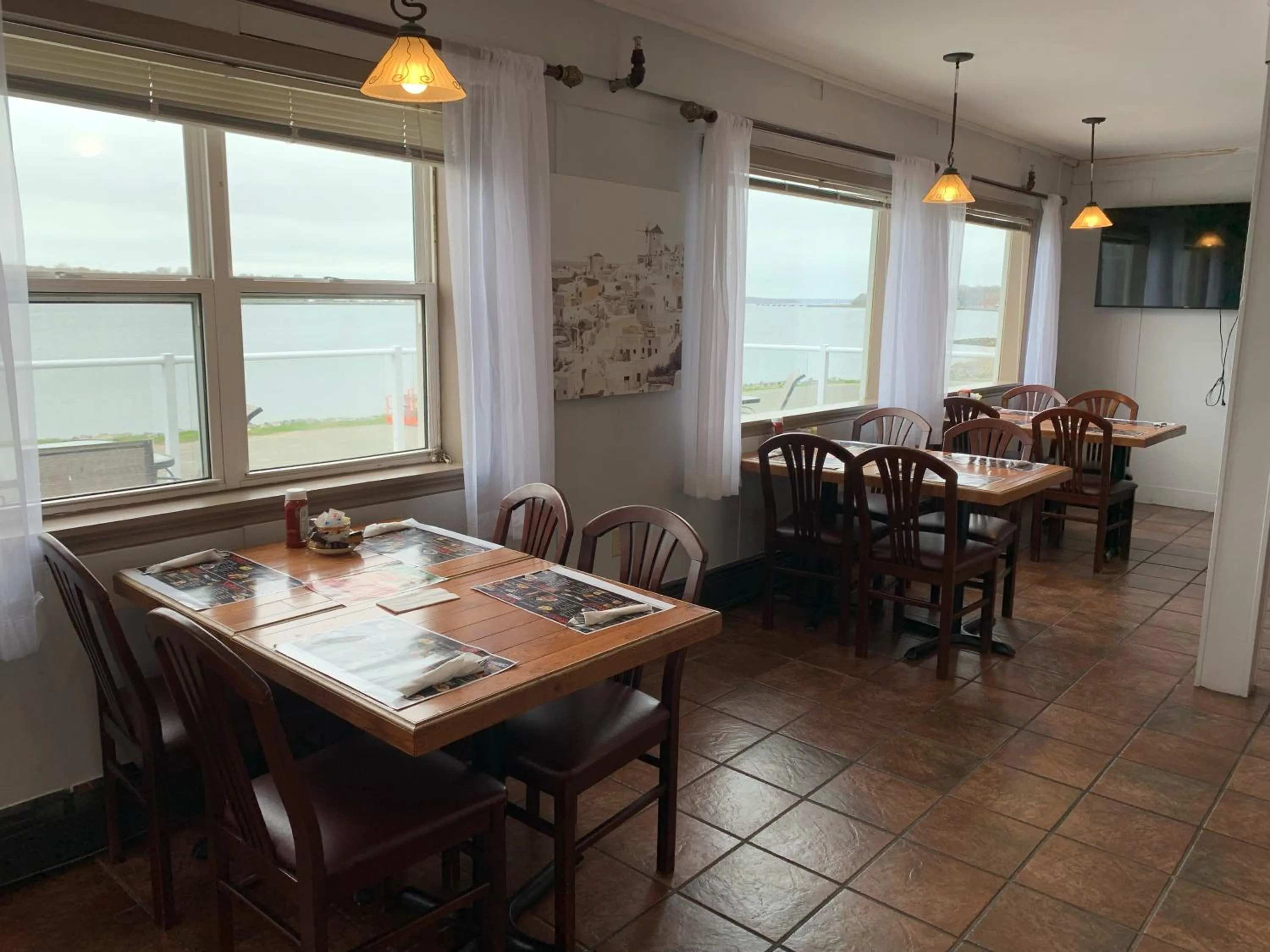 Restaurant/places to eat in Harbourview Inn and Suites