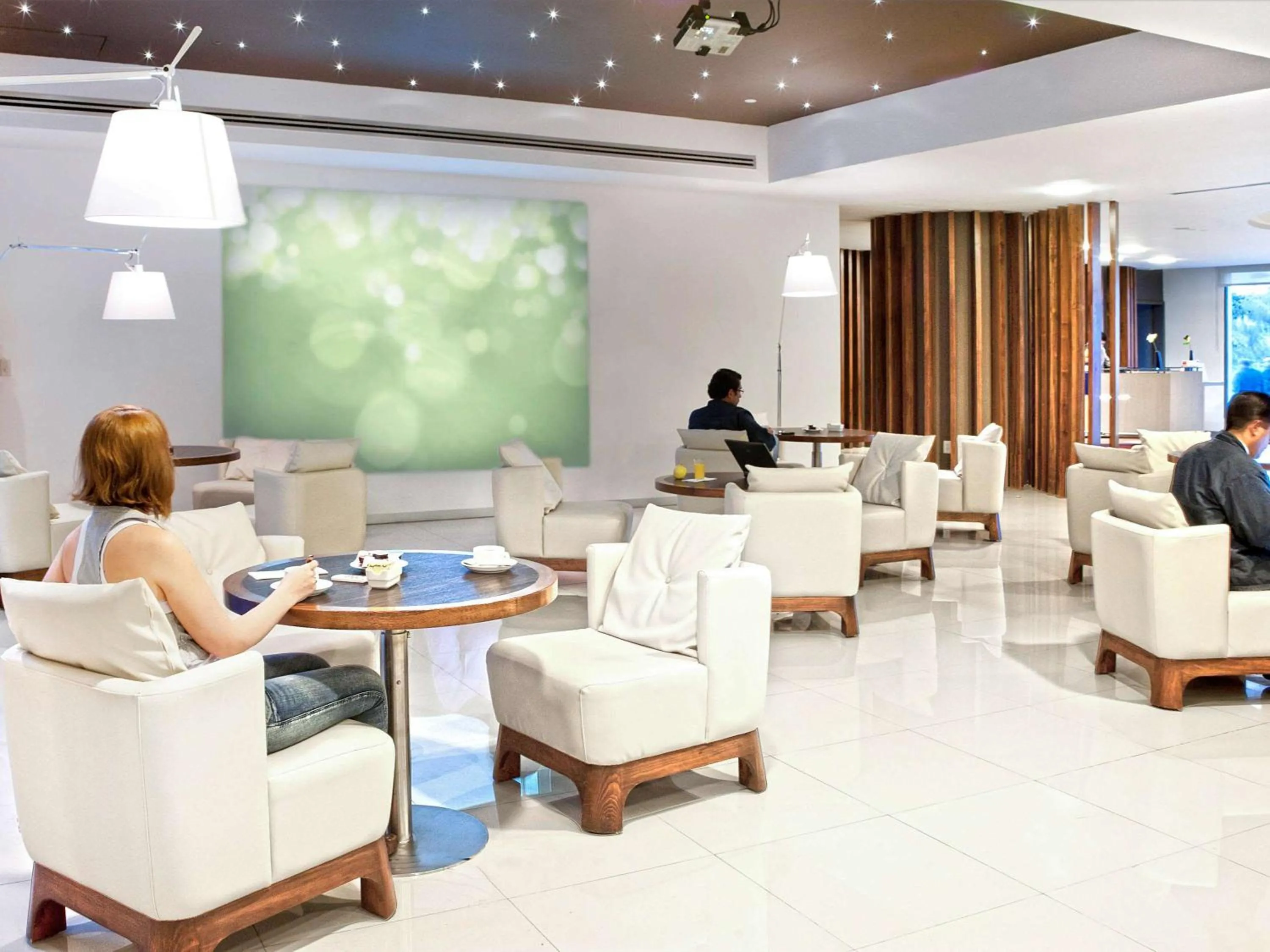 Lounge or bar in Novotel Mexico City Santa Fe