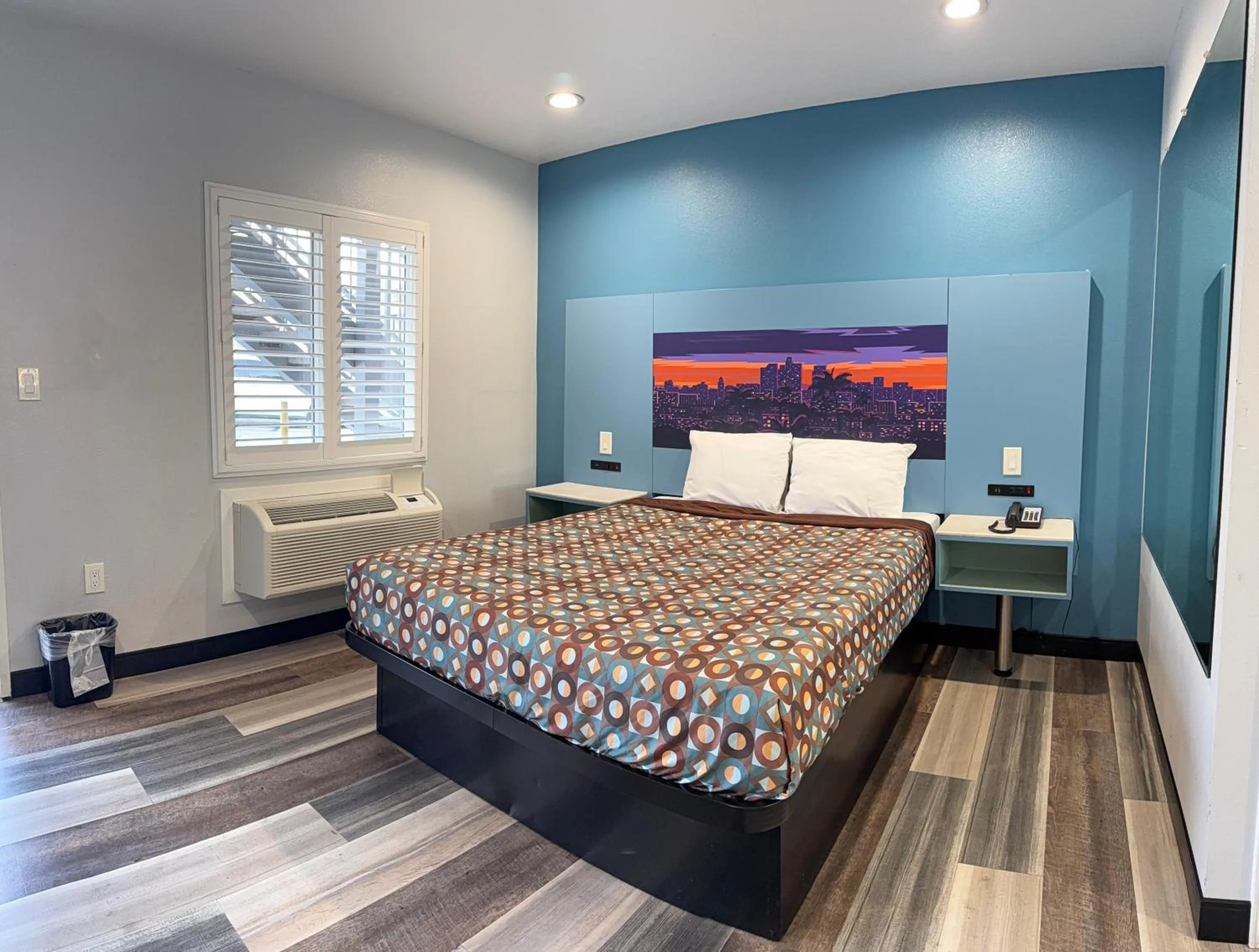 Bed in La Casa Motel, Los Angeles - Burbank Airport