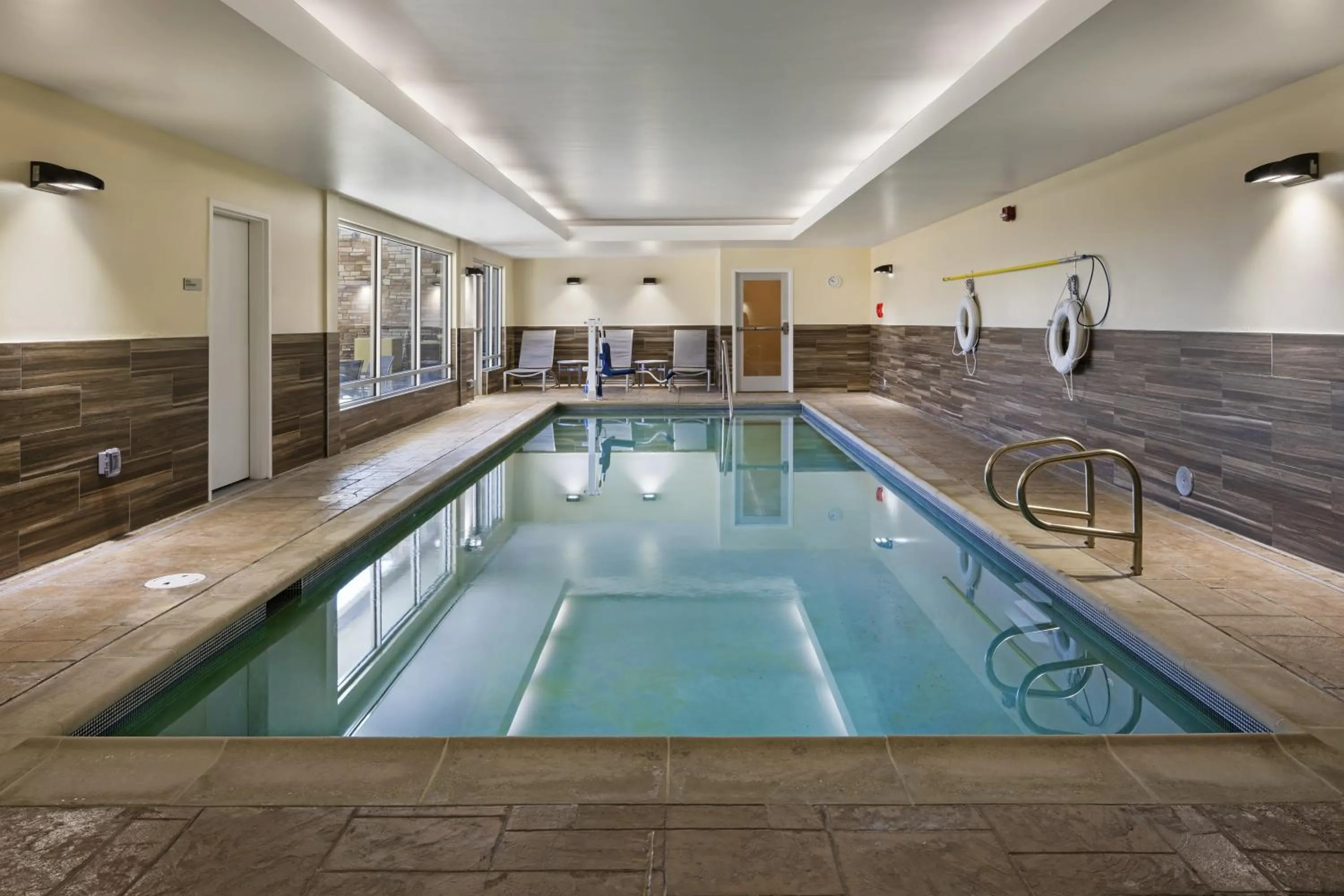 Swimming pool in TownePlace Suites By Marriott Tehachapi