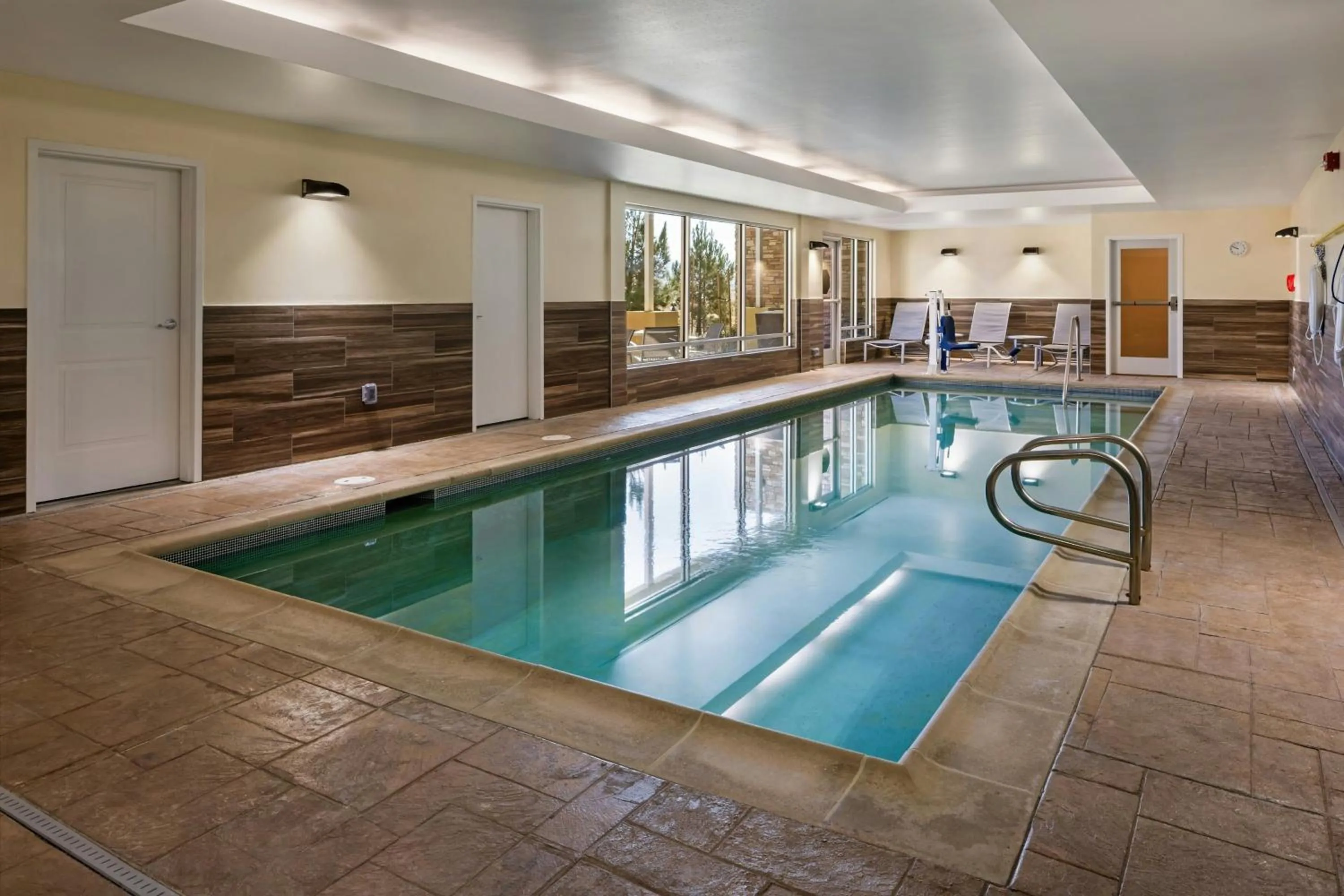 Swimming pool in TownePlace Suites By Marriott Tehachapi