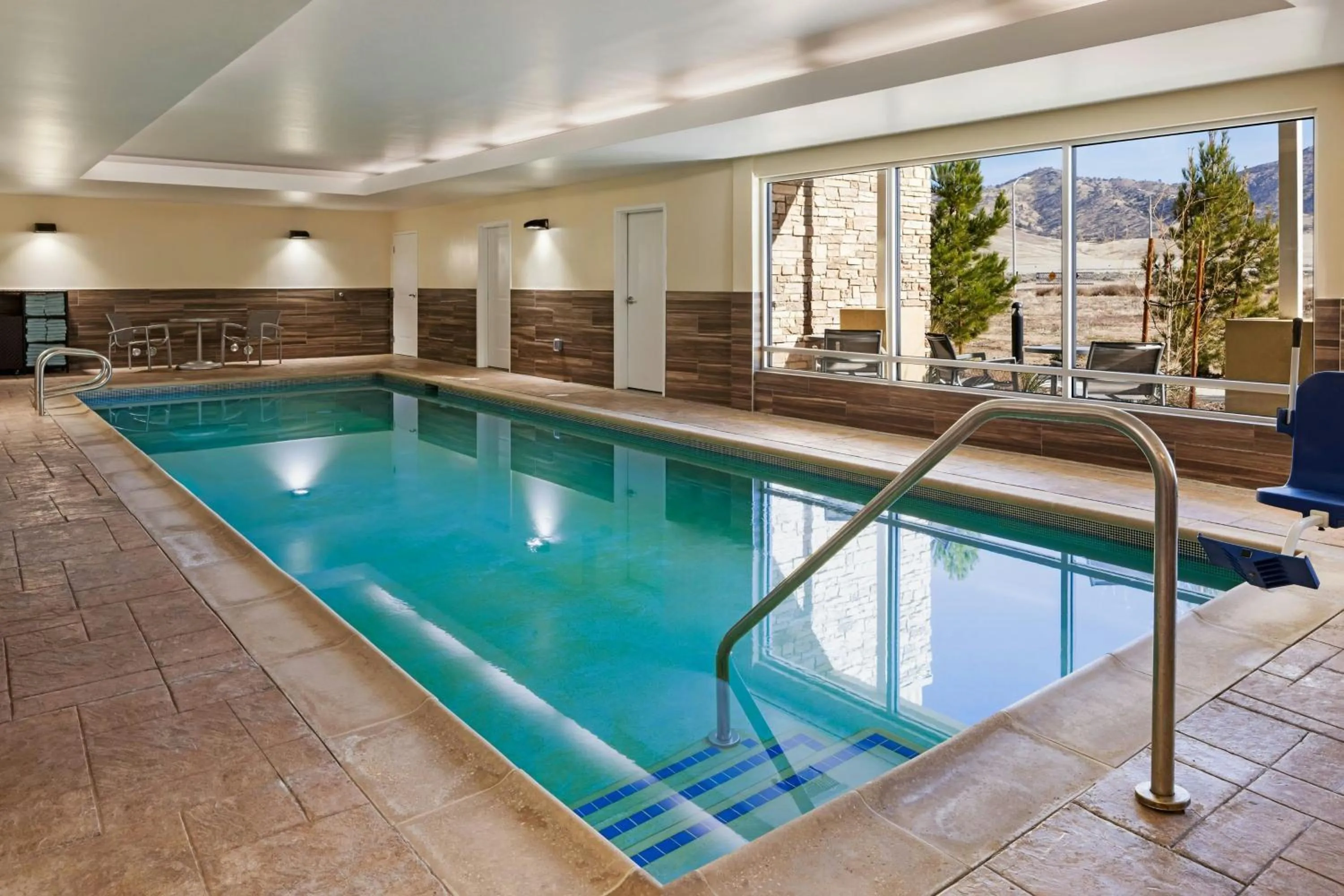 Swimming pool in TownePlace Suites By Marriott Tehachapi