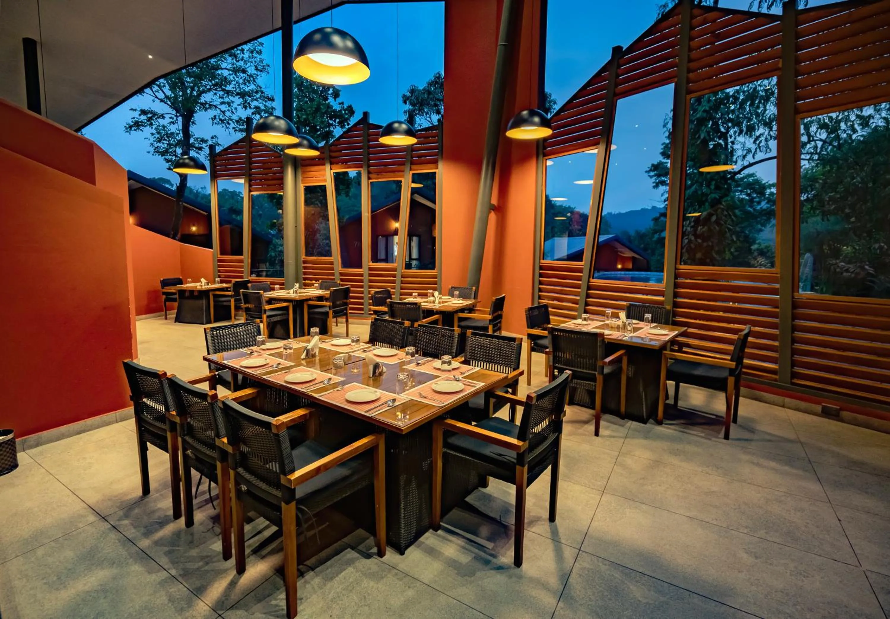 Restaurant/places to eat in Vyna Hillock Resort