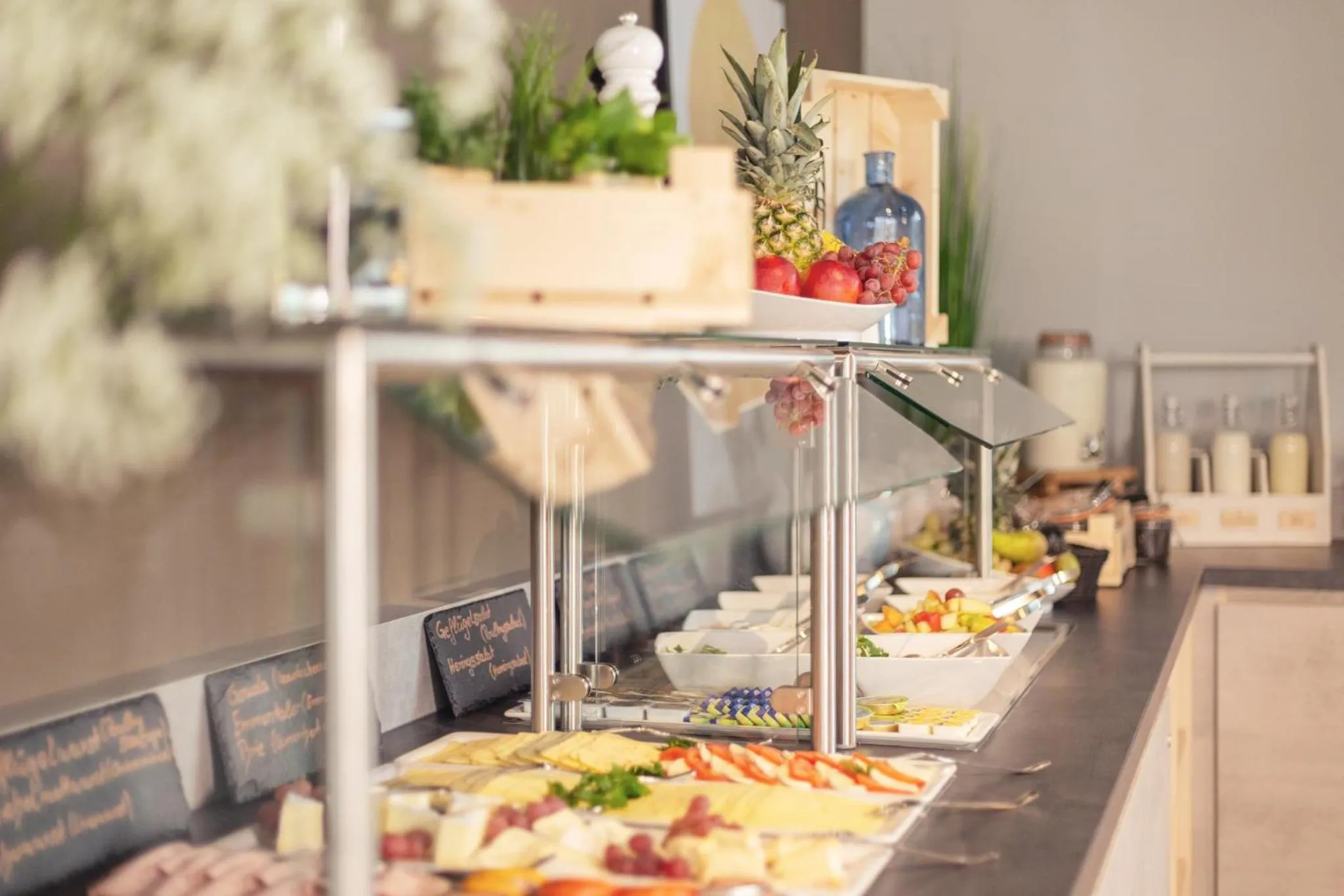 Restaurant/places to eat in Candlewood Suites Augsburg by IHG