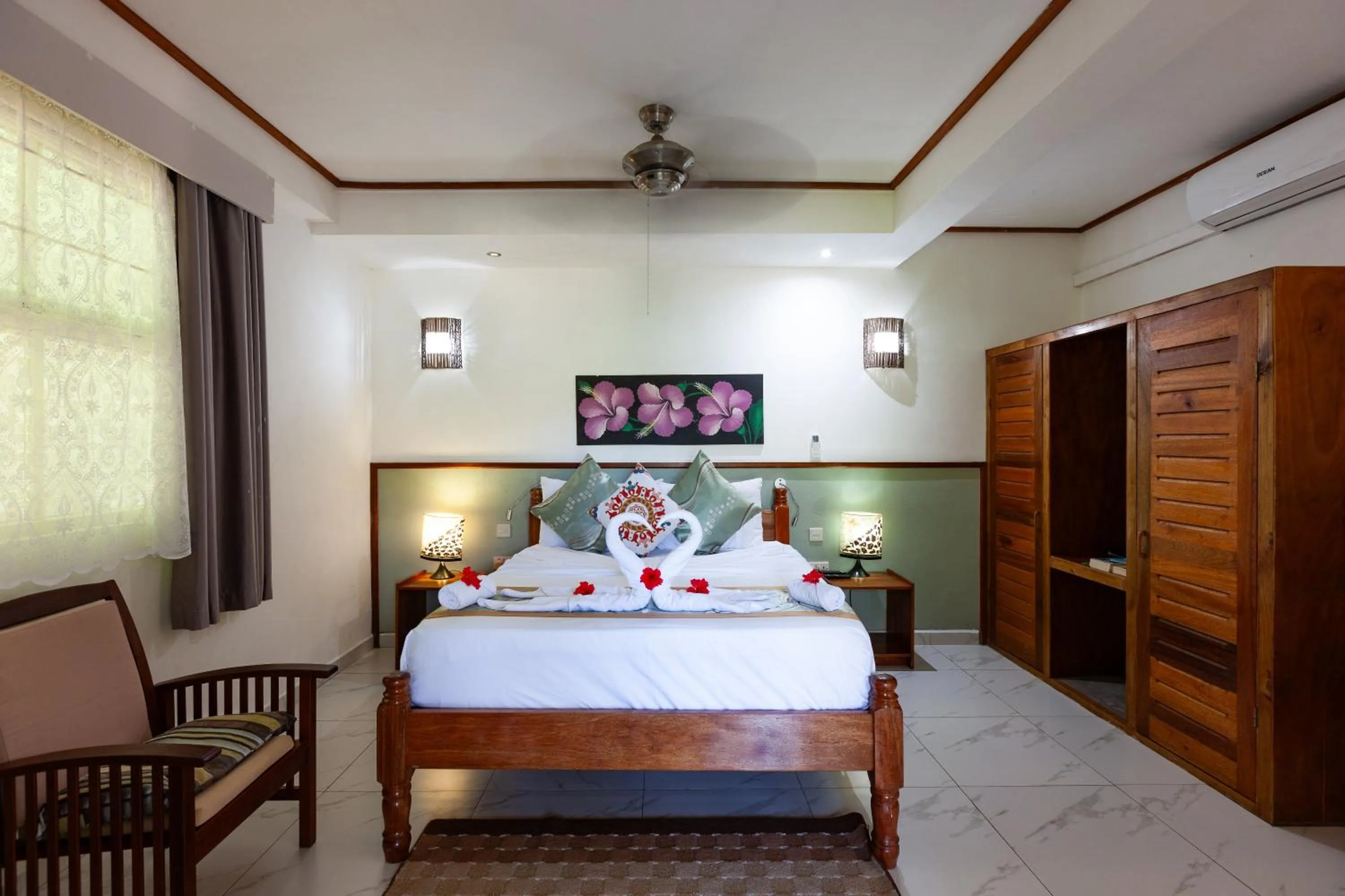 Bed in Sea View Lodge