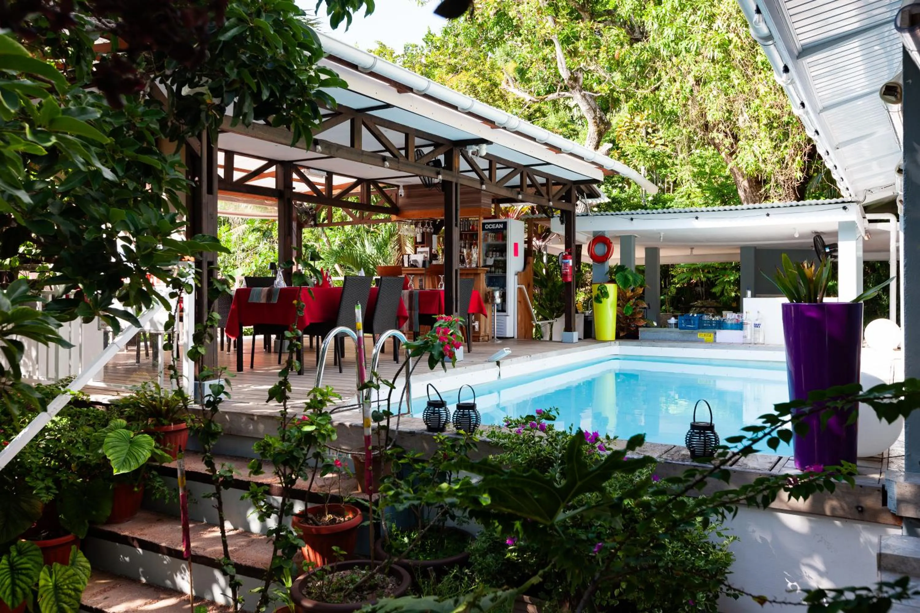 Swimming pool in Sea View Lodge