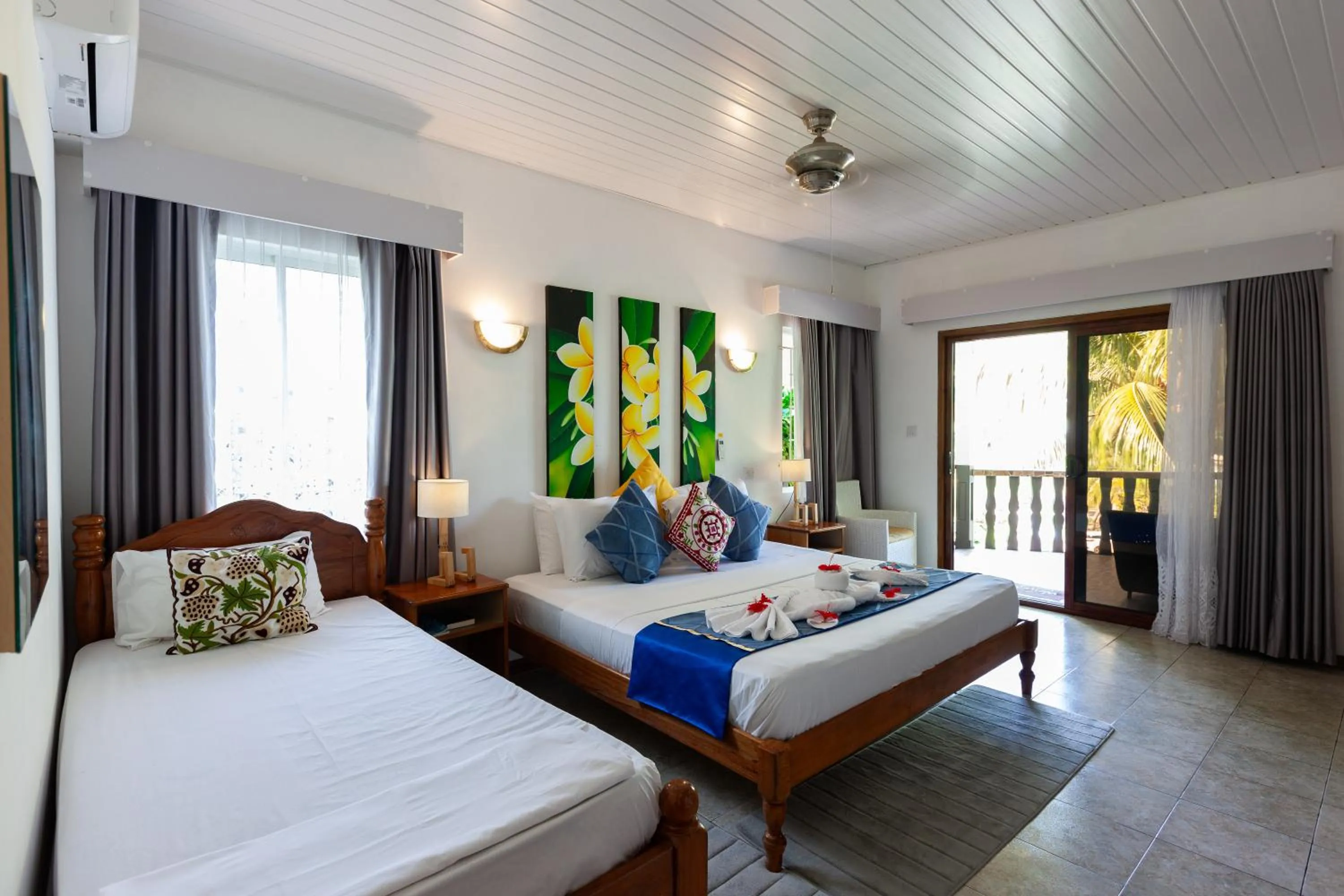 Bed in Sea View Lodge