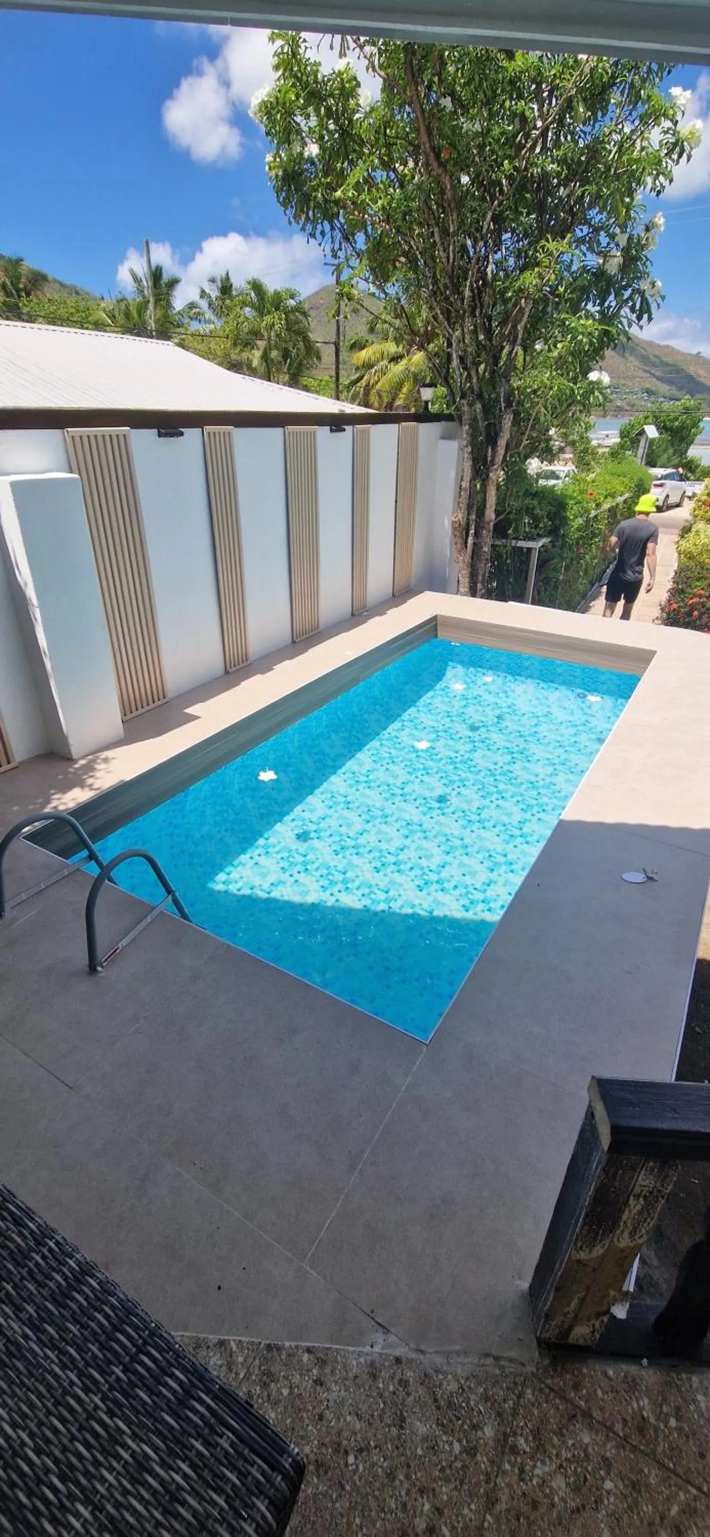 Swimming pool in Sea View Lodge