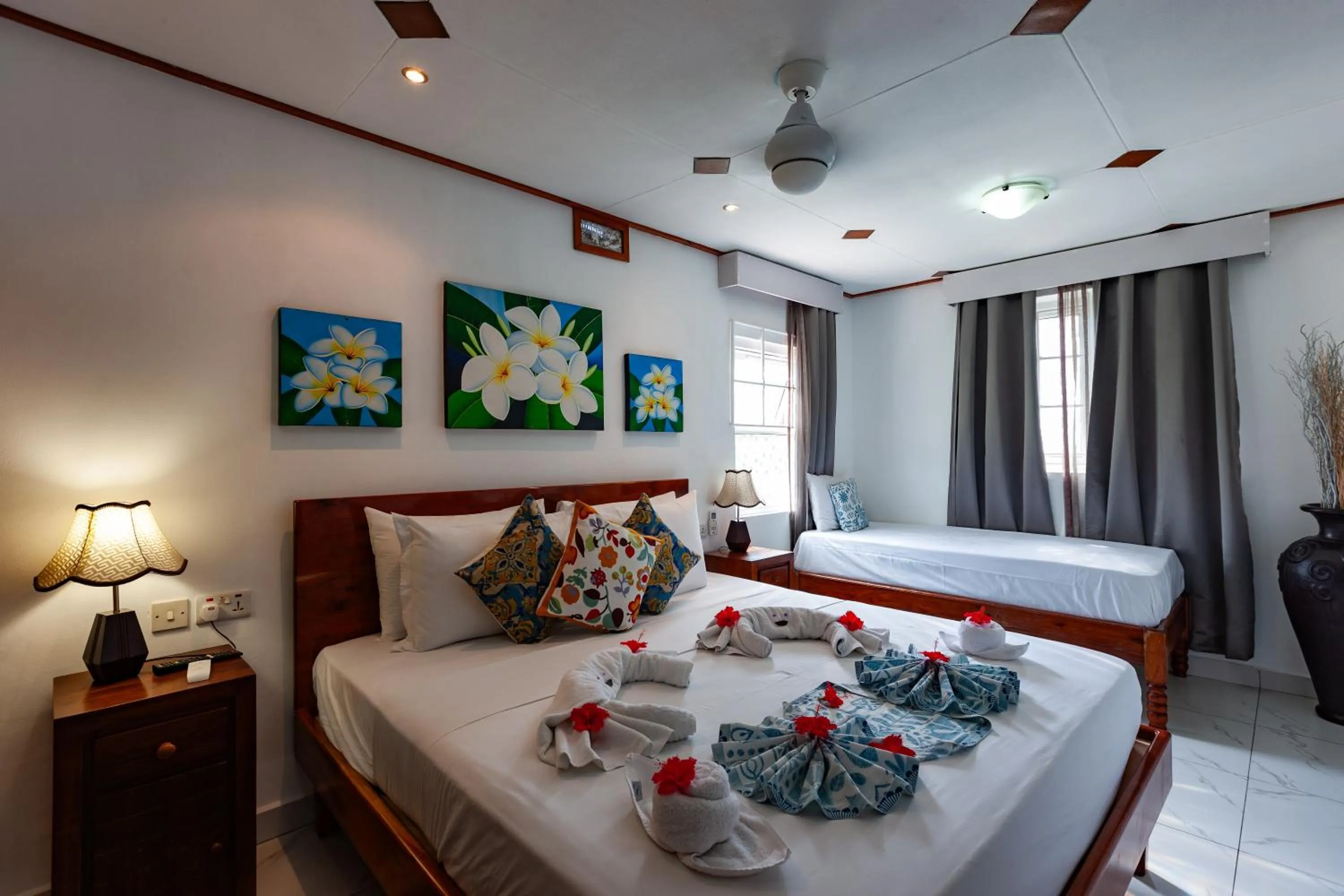 Bed in Sea View Lodge