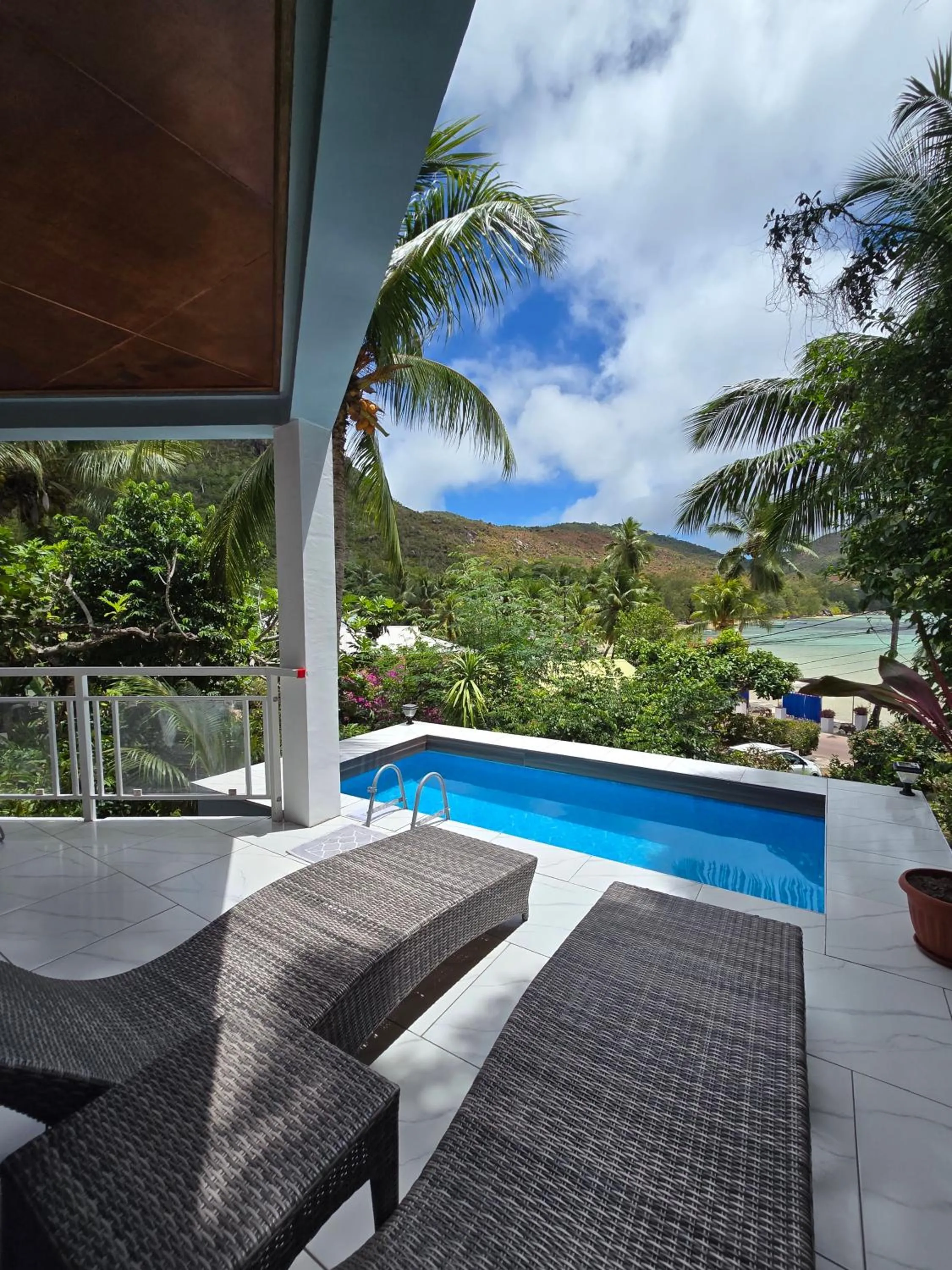 Pool view in Sea View Lodge