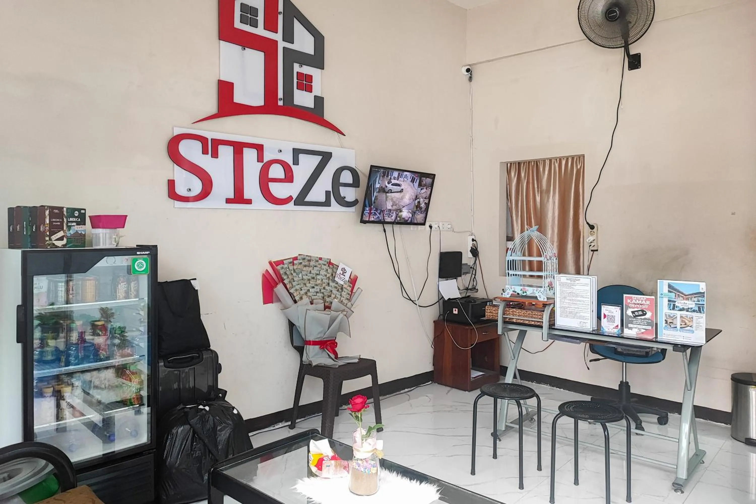 Lobby or reception in Urbanview Hotel Syariah near Jamtos