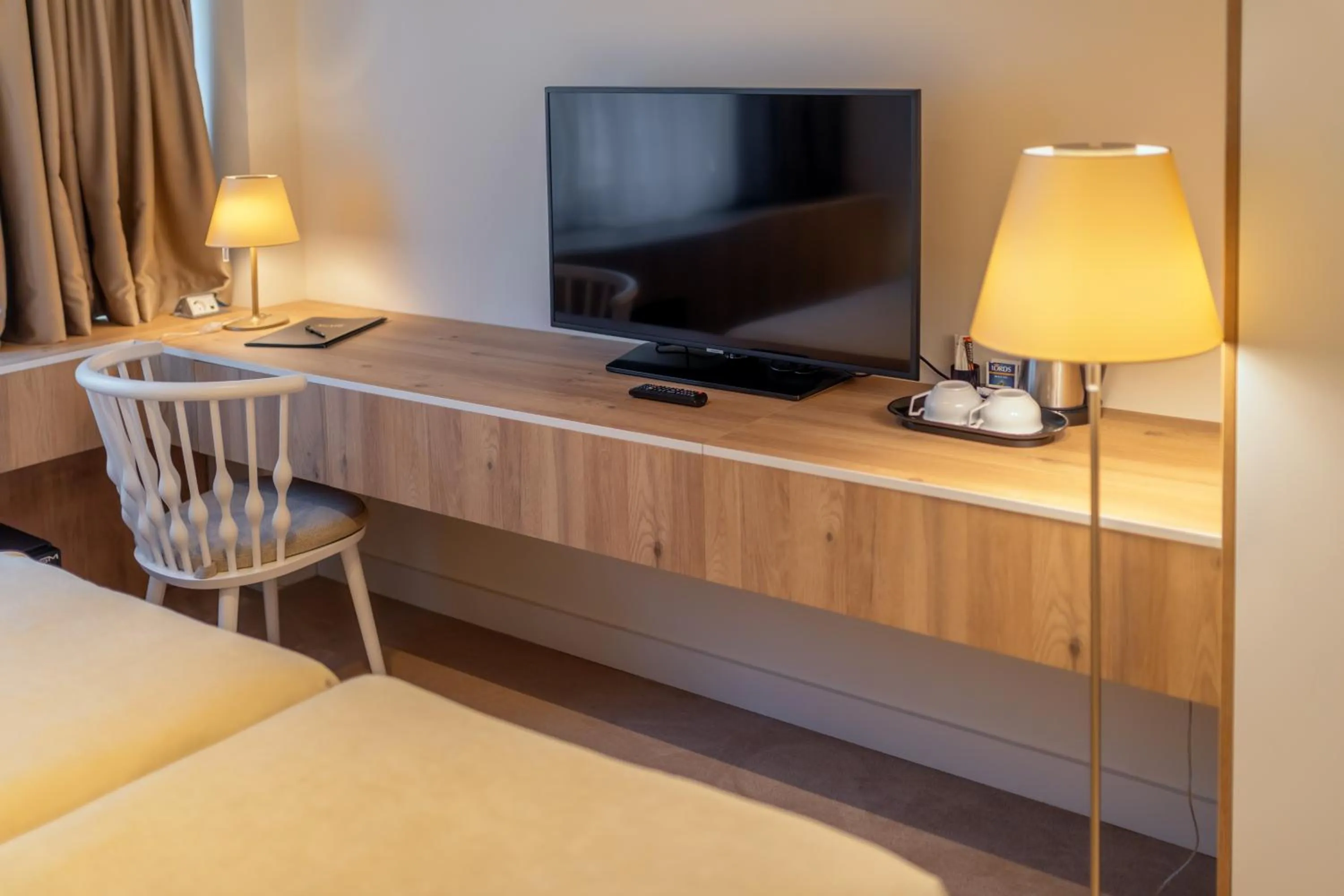 TV and multimedia, Bed in HOTEL AGAPE