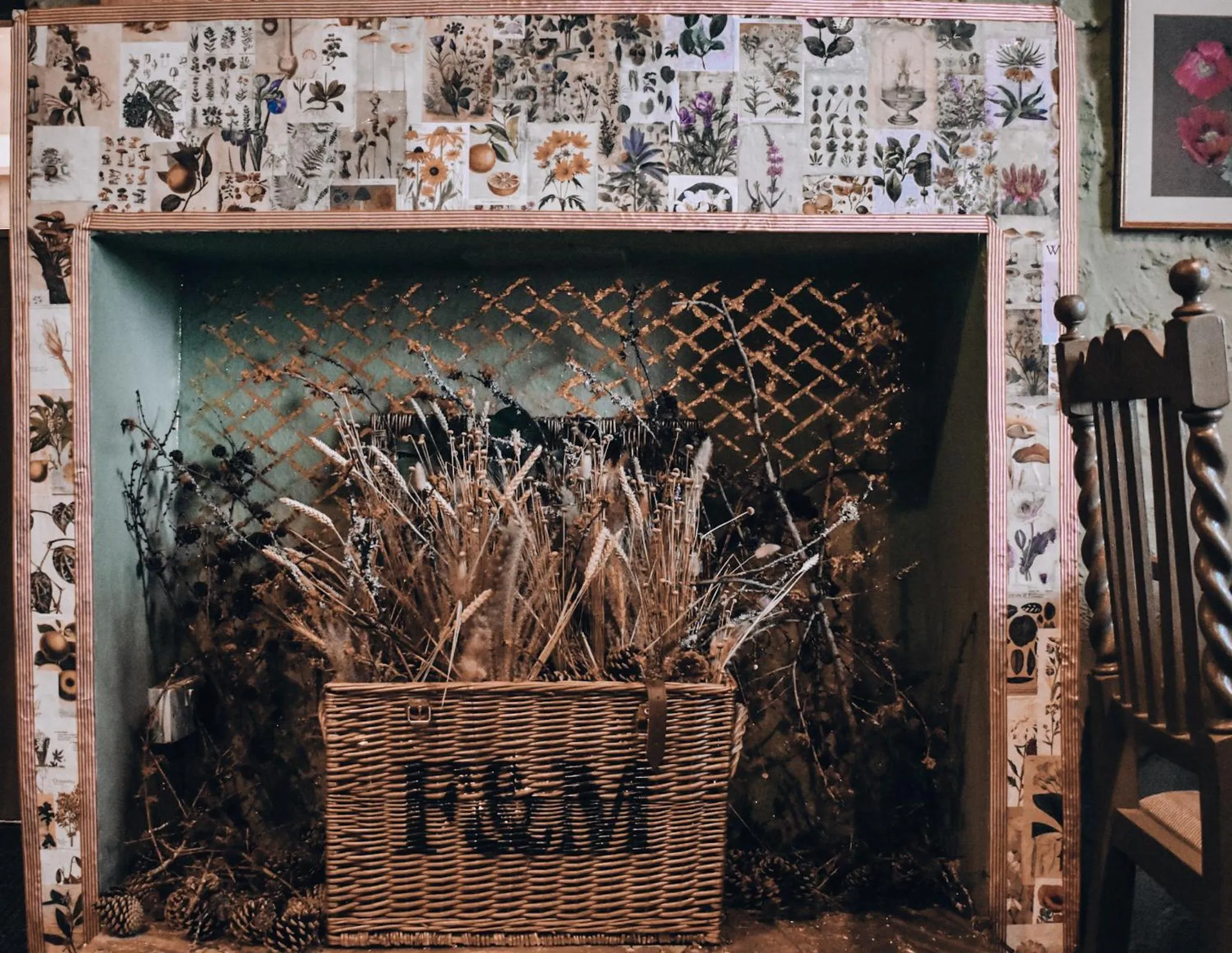 Decorative detail in The Hare & Hounds Inn