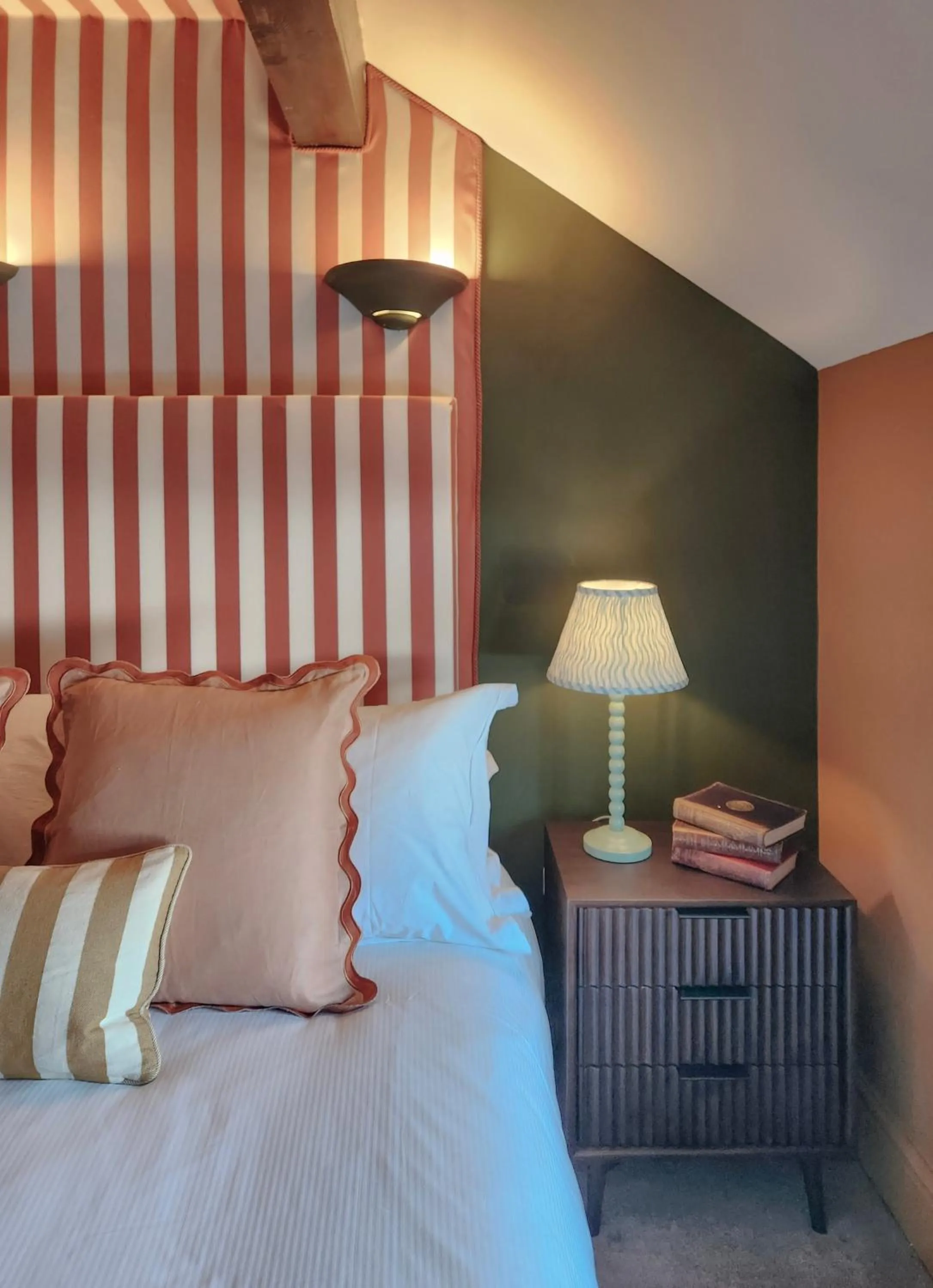 Bed in The Hare & Hounds Inn