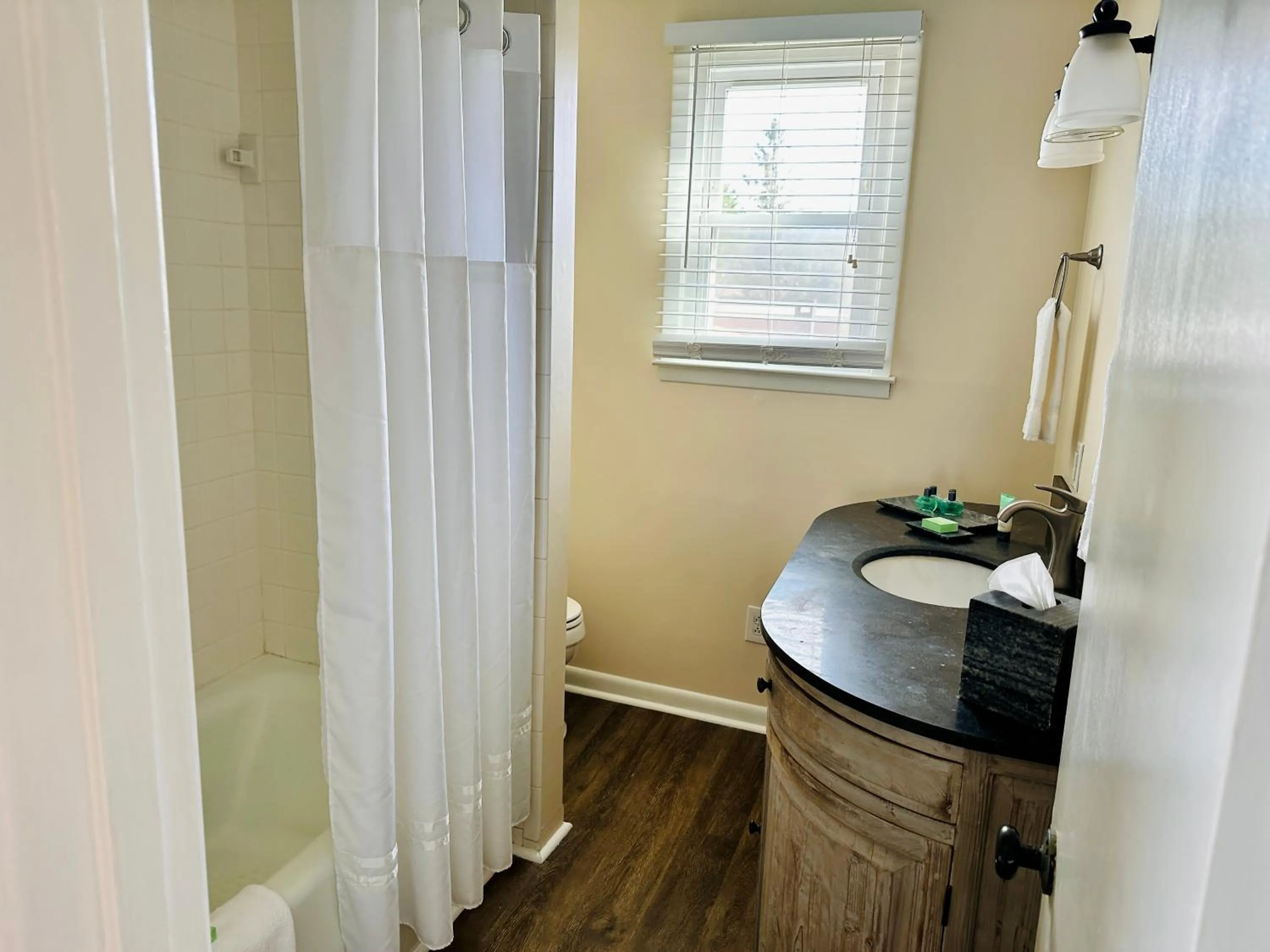 Bathroom in Mountainaire Inn and Log Cabins