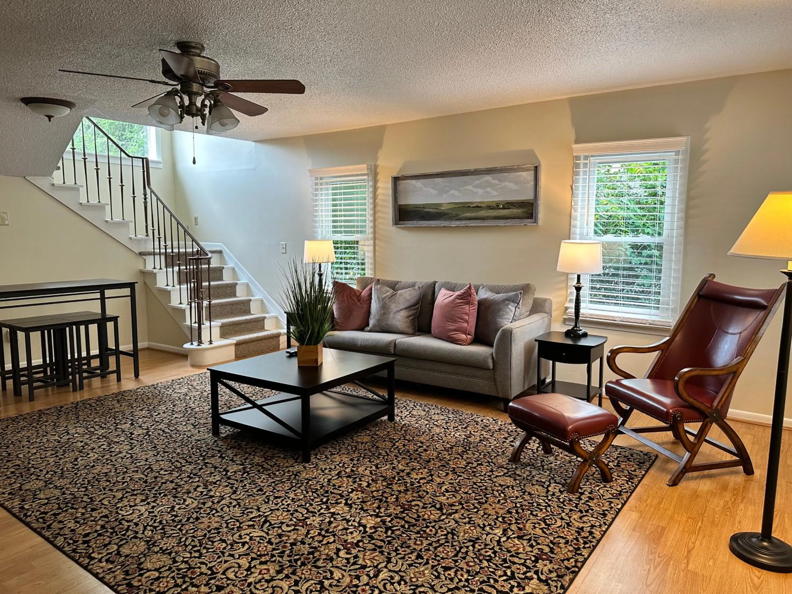 Living room in Mountainaire Inn and Log Cabins