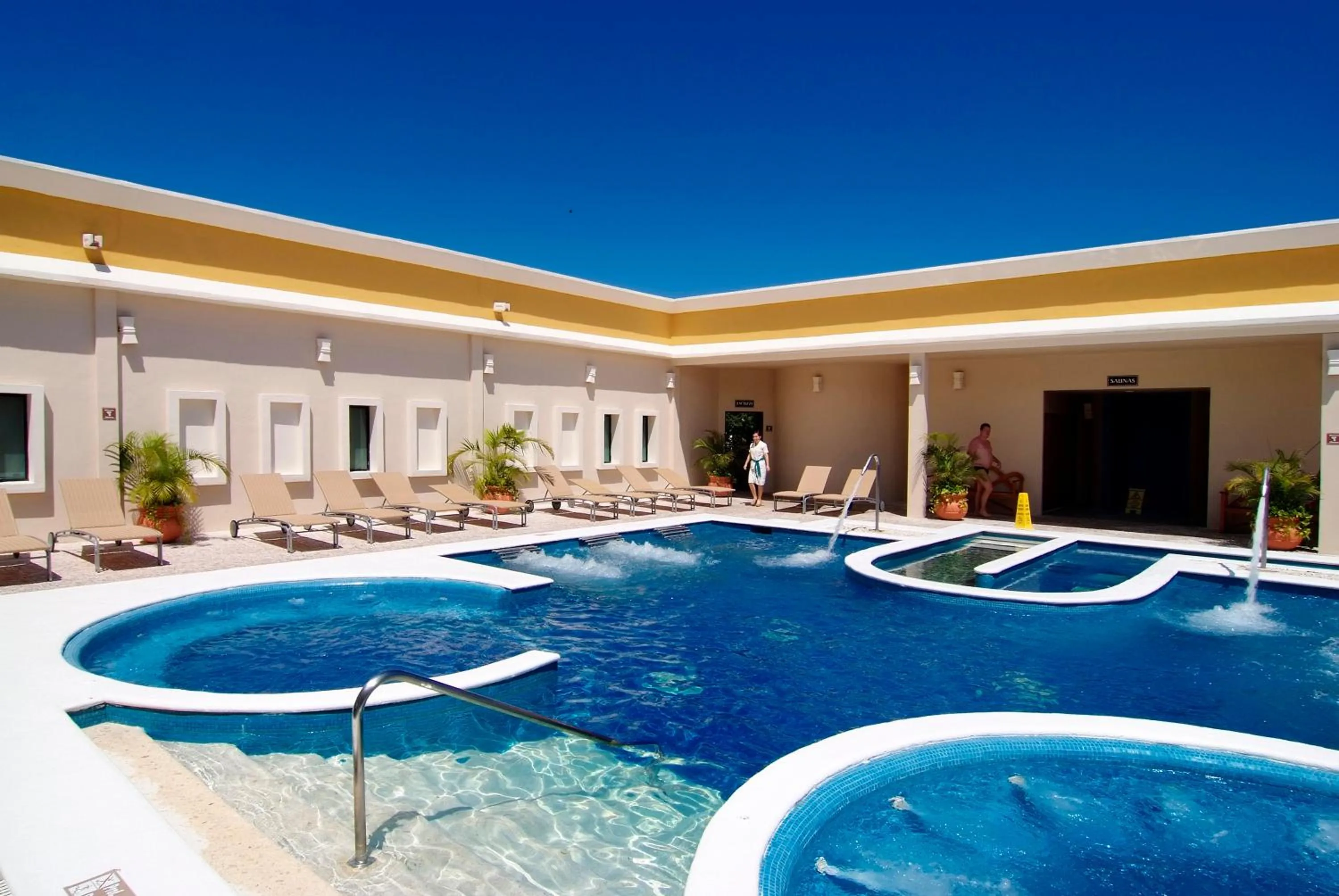 Swimming pool in Sandos Caracol Nature Resort & Water Park All Inclusive