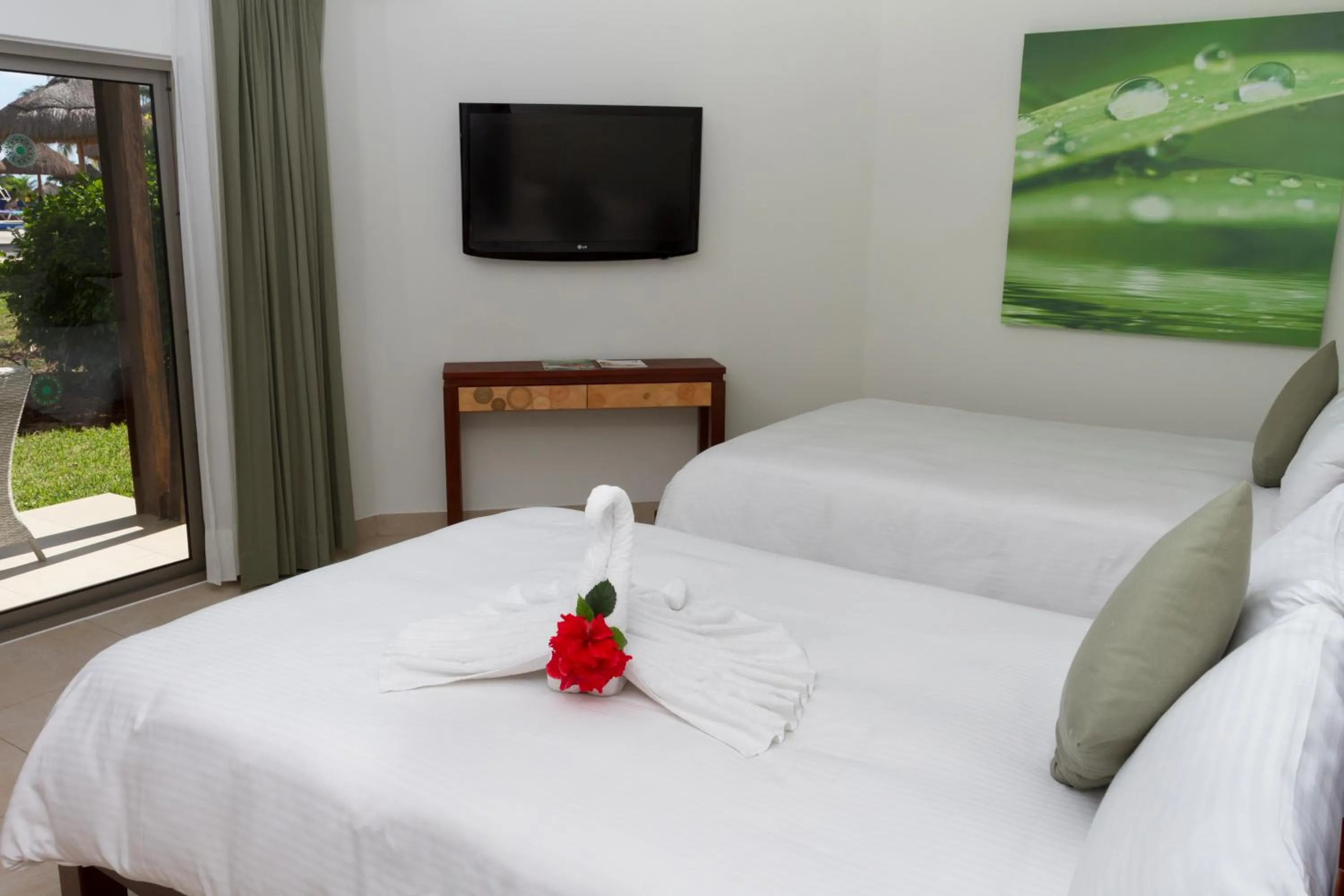 Royal Elite Superior - single occupancy in Sandos Caracol Nature Resort & Water Park All Inclusive