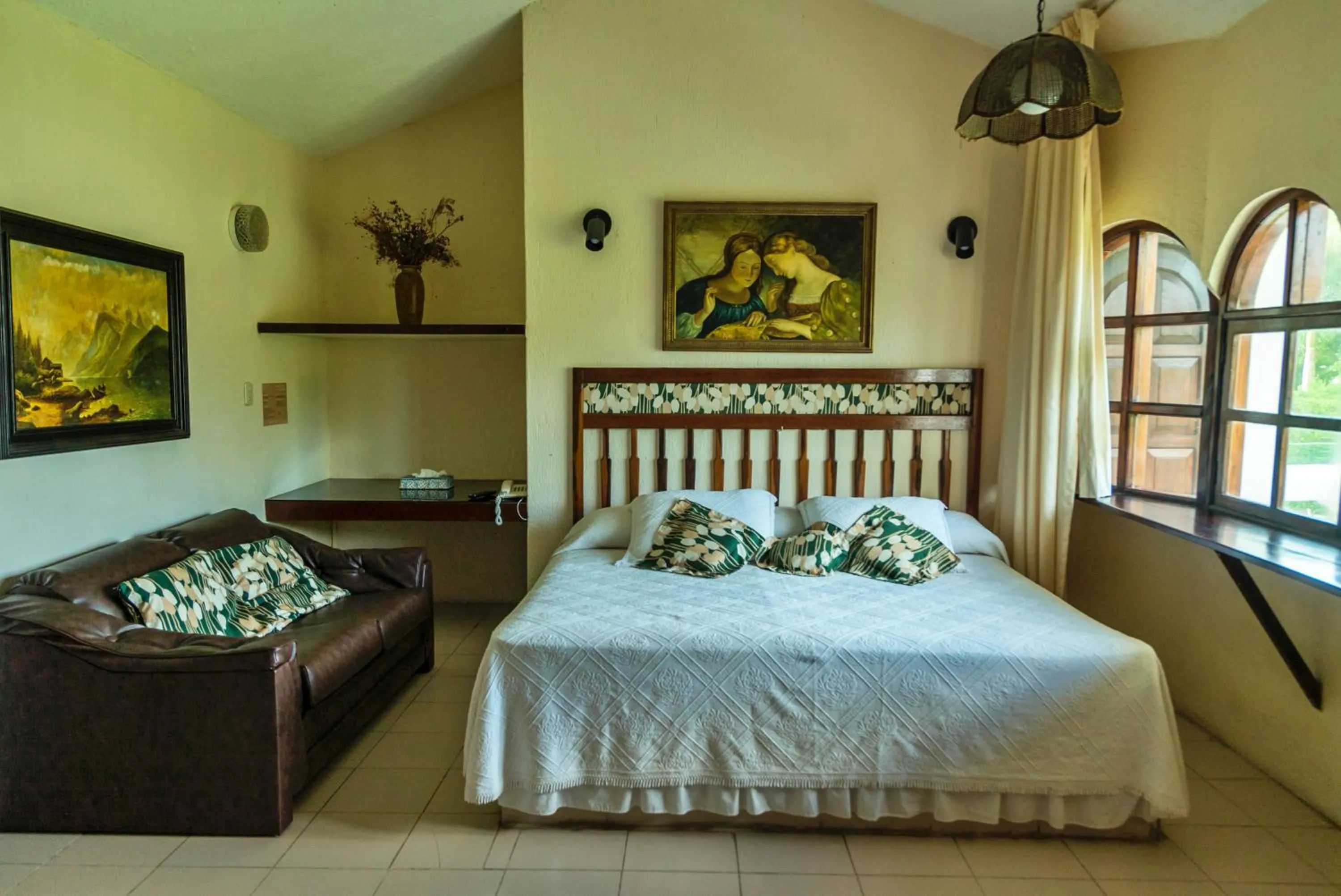 Staff, Bed in Villablanca Garden Beach Hotel