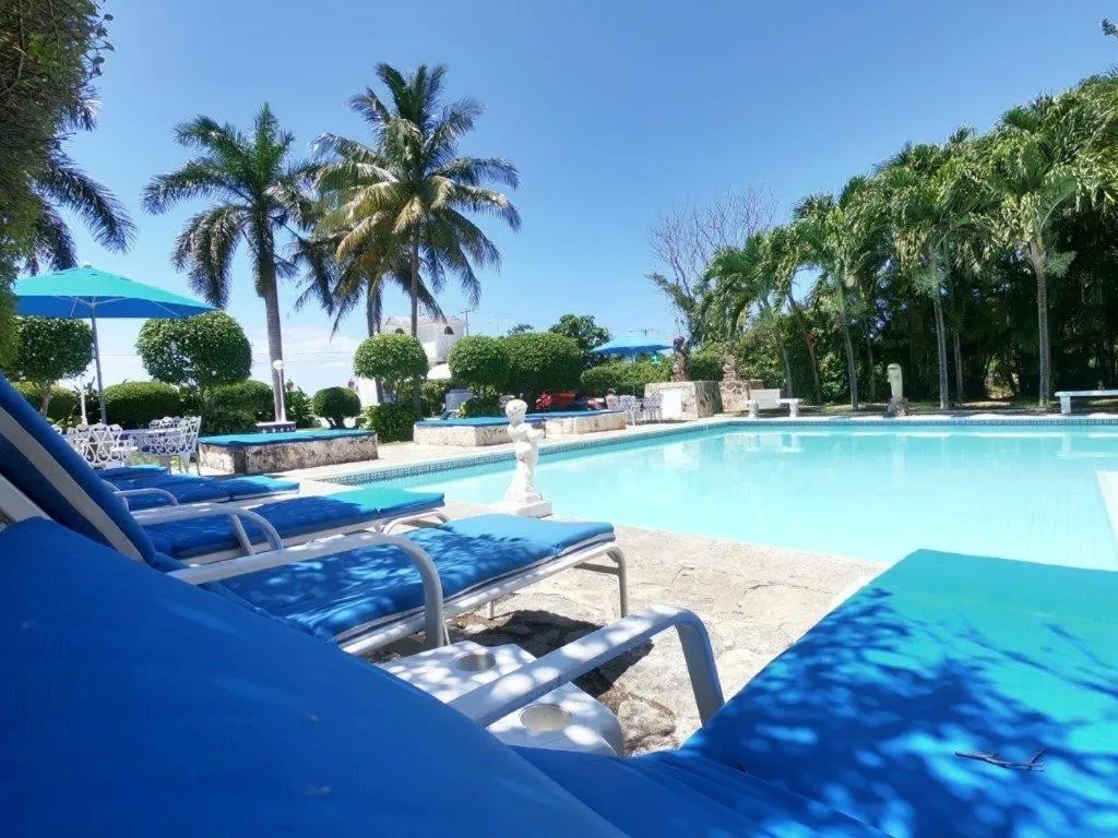 Swimming pool in Villablanca Garden Beach Hotel