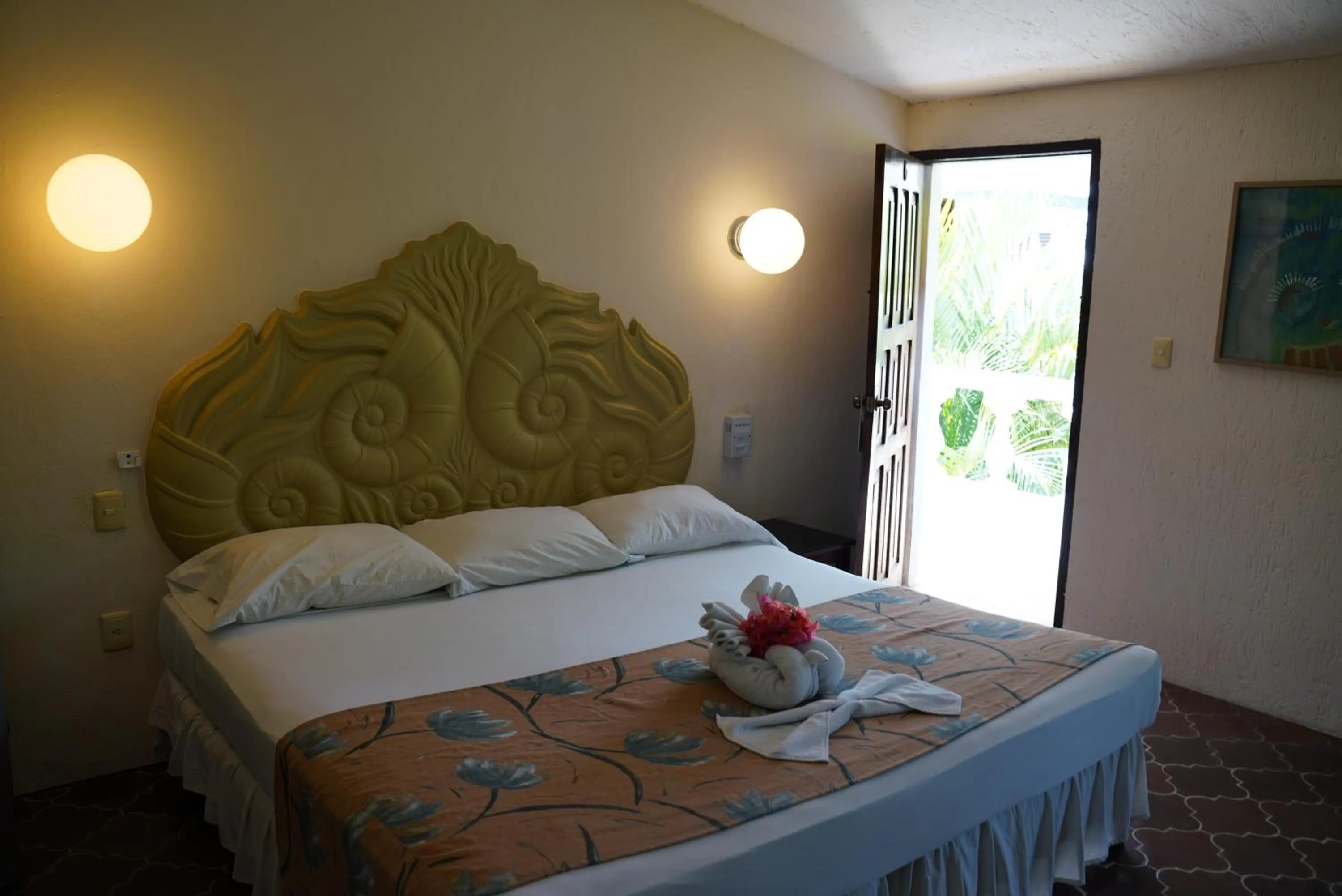 Photo of the whole room, Bed in Villablanca Garden Beach Hotel